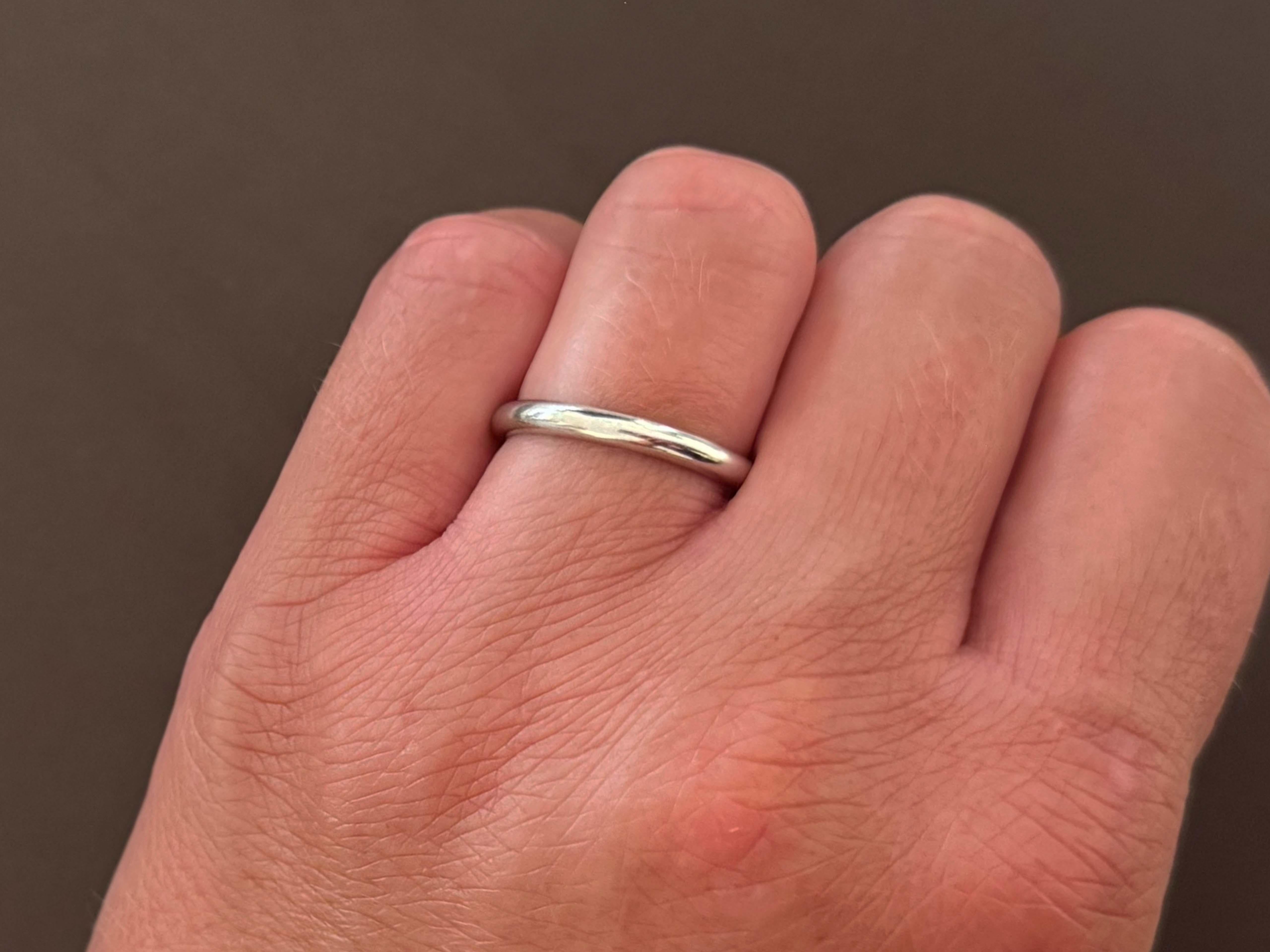 Artikel-Spezifikationen:

Designer: BVLGARI

Metall: Platin

Metallreinheit: 950

Breite des Bandes: 2.7 mm

Banddicke: 1,7 mm dick

Ring Größe: US 7.5,  EU 56

Gesamtgewicht:  4.7 Gramm

Gestempelt: 