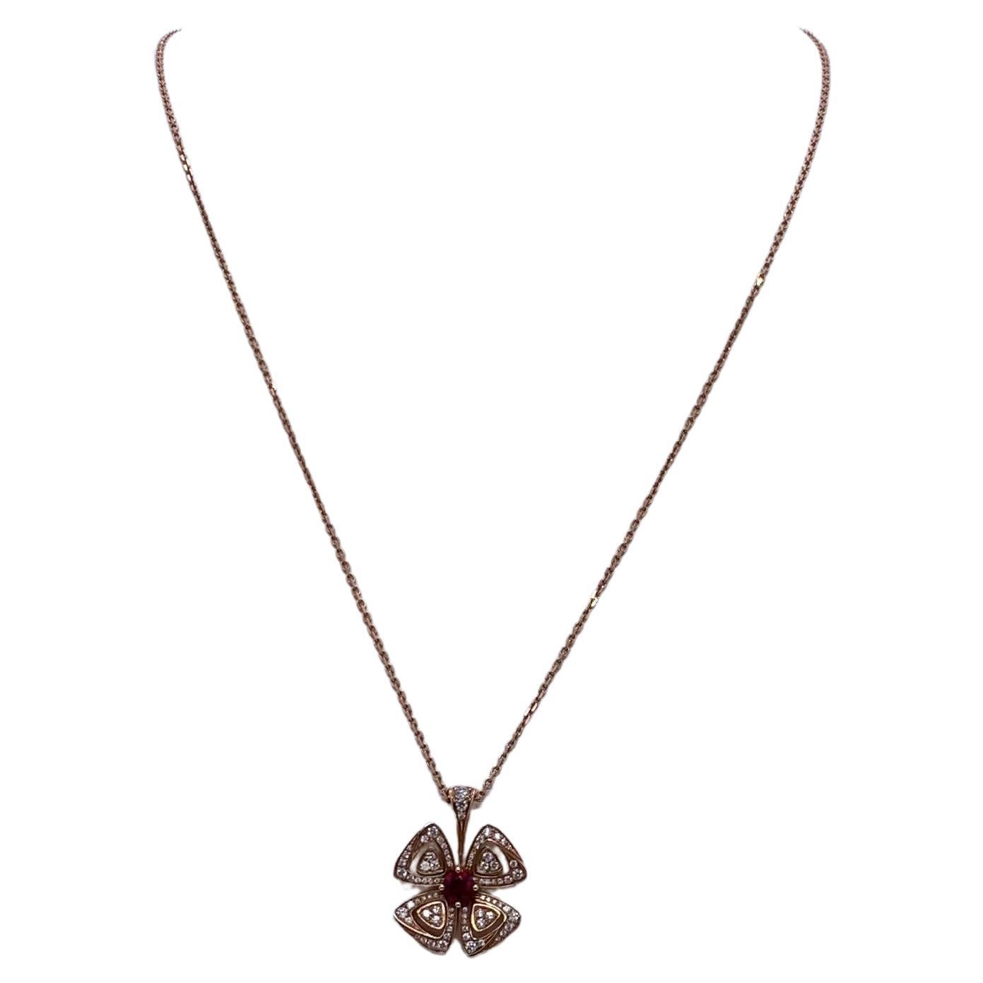BVLGARI Collana con ciondolo Fiorever in oro rosa e pavé di diamanti