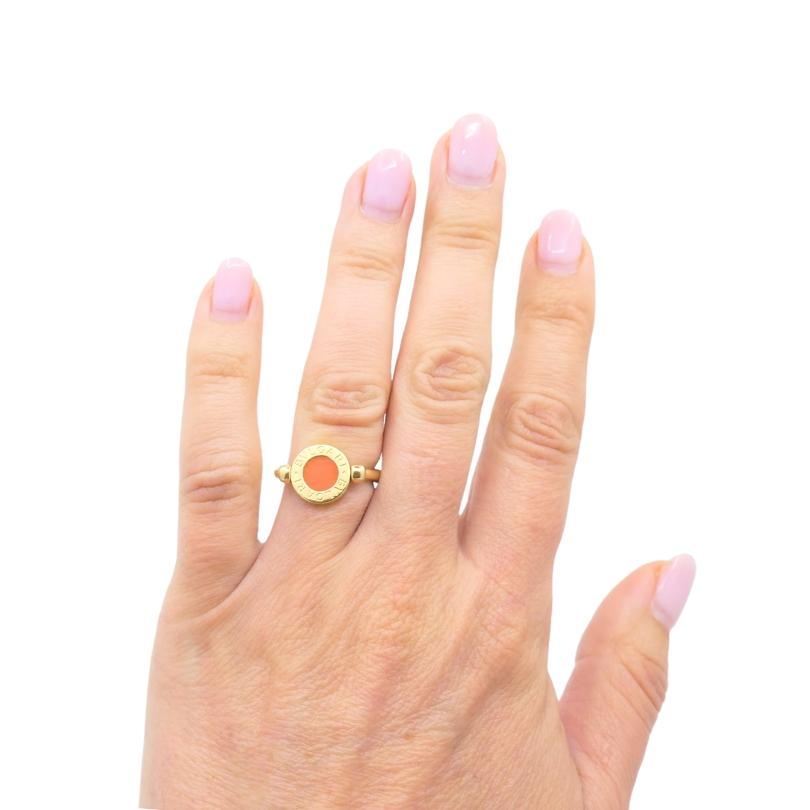 DESIGNER: Bulgari
CIRCA: 1990’s
MATERIALS: 18K Yellow Gold
GEMSTONE: Onyx
GEMSTONE 2: Coral
WEIGHT: 6.4 Grams
RING SIZE: 5.25-5.5
HALLMARKS: BVLGARI, Made in Italy, 750

A fun and playful Bulgari flip ring, made of 18k gold, featuring coral and