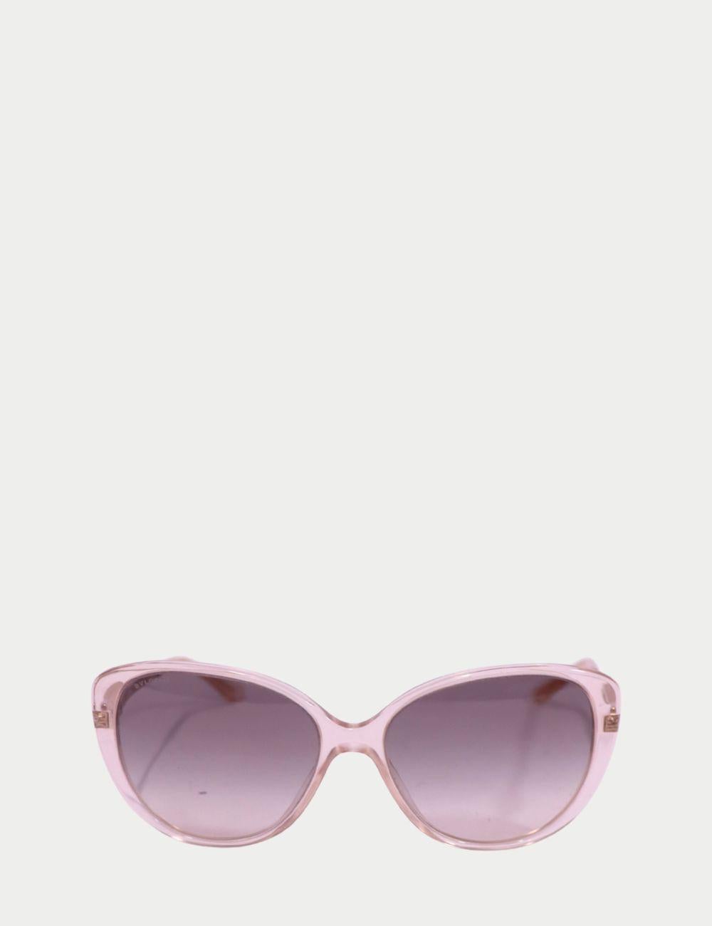 Bvlgari Lunettes de soleil Blush Pink - Oversized Gradient Cat Eye

D'un glamour sans faille et indéniablement Bvlgari, ces lunettes de soleil oversize Blush Pink apportent une touche de douceur aux journées ensoleillées. Conçues avec une silhouette