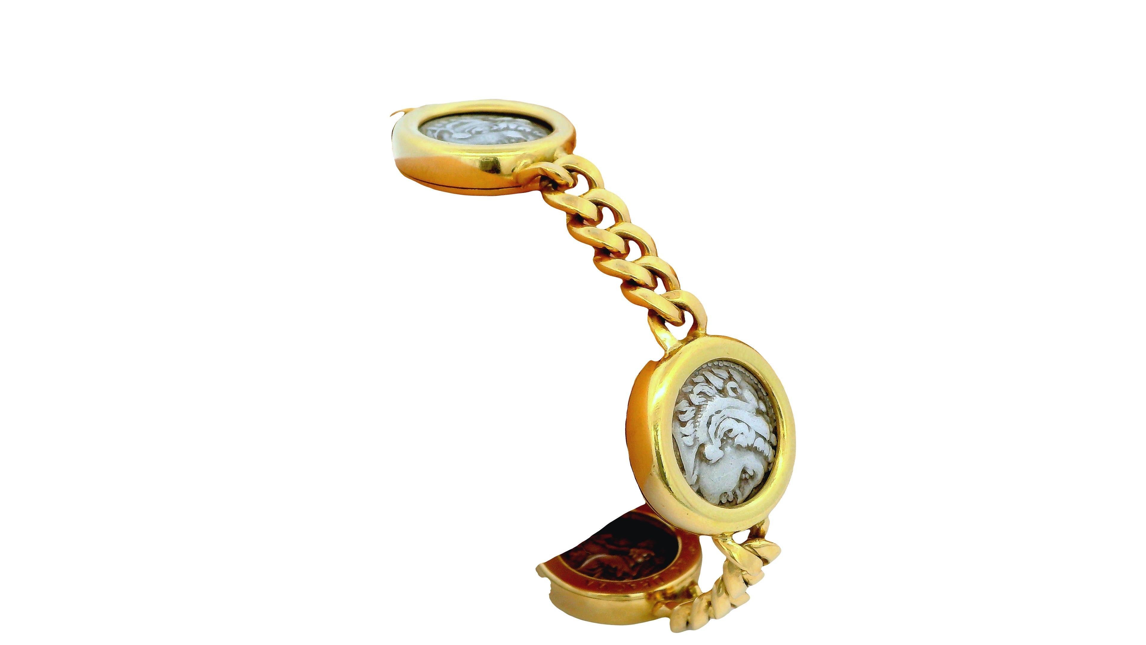 Bracciale Bvlgari Quattro Monete d'Argento Curb Link in Oro Giallo 18K In condizioni buone in vendita a Great Neck Plaza, NY