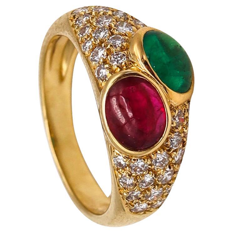 Bvlgari France Bague Doppio en or 18 carats avec 2,74 ct. pt. de diamants, émeraudes et rubis en vente