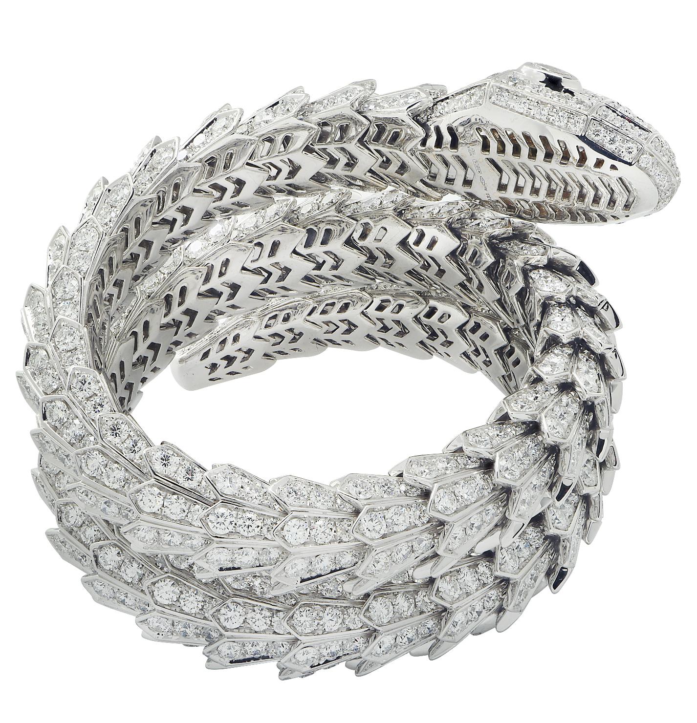 Dreifach-Wickel-Serpenti-Armband von Bvlgari mit Vollpavé-Diamanten  (Moderne) im Angebot