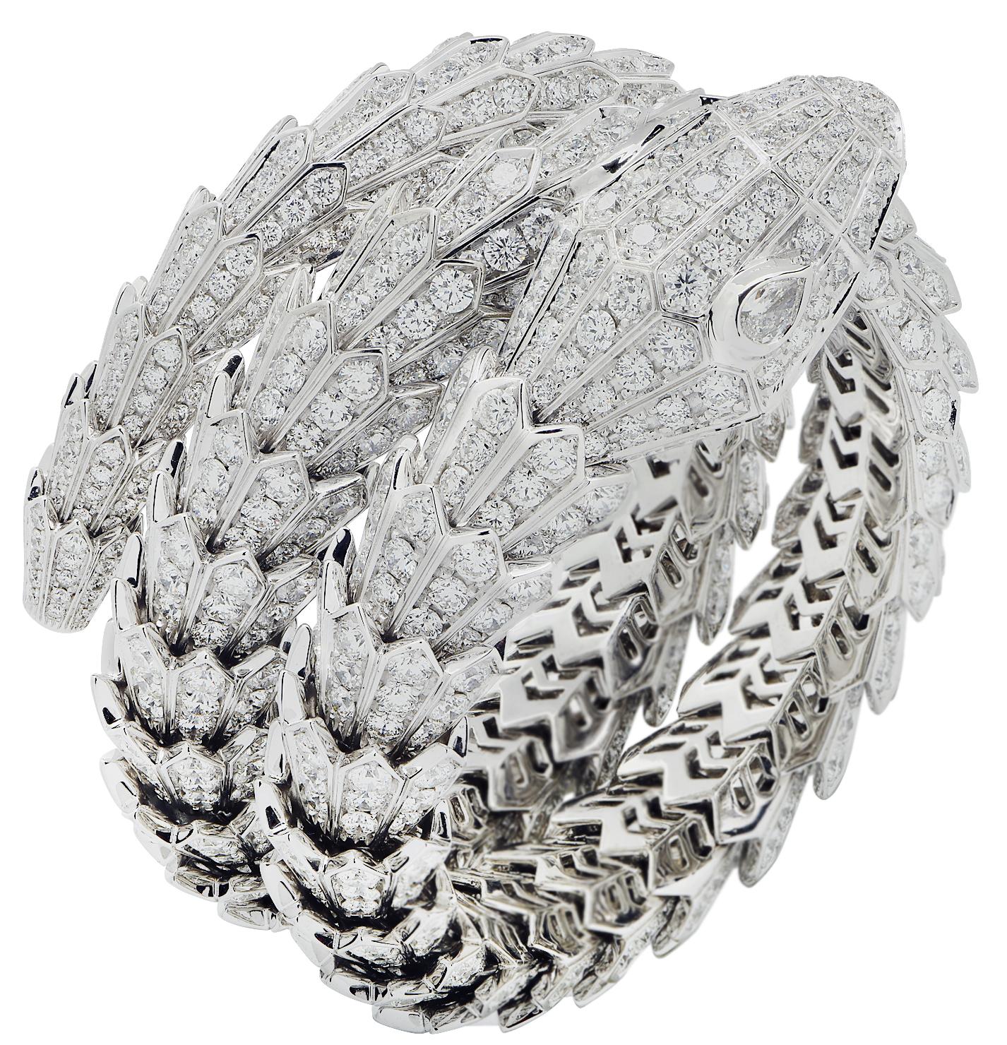 Dreifach-Wickel-Serpenti-Armband von Bvlgari mit Vollpavé-Diamanten  im Zustand „Hervorragend“ im Angebot in Miami, FL