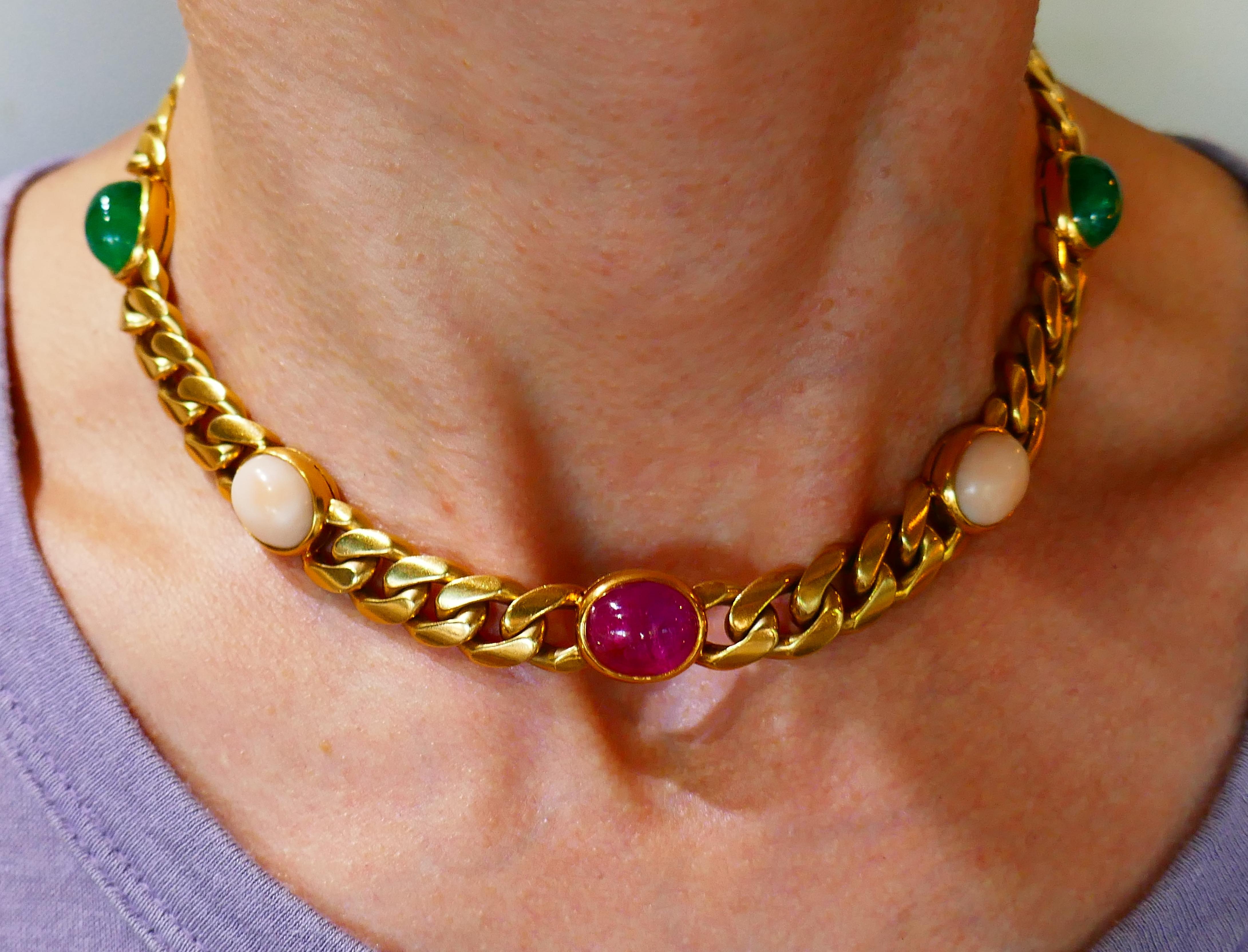 Elegant and stylish chain necklace created by Bulgari in Italy in the 1970s. Colorful and wearable, the necklace is a perfect choice for almost any outfit.
It is made of 18 karat (stamped) yellow gold and set with cabochon ruby, emerald and coral.