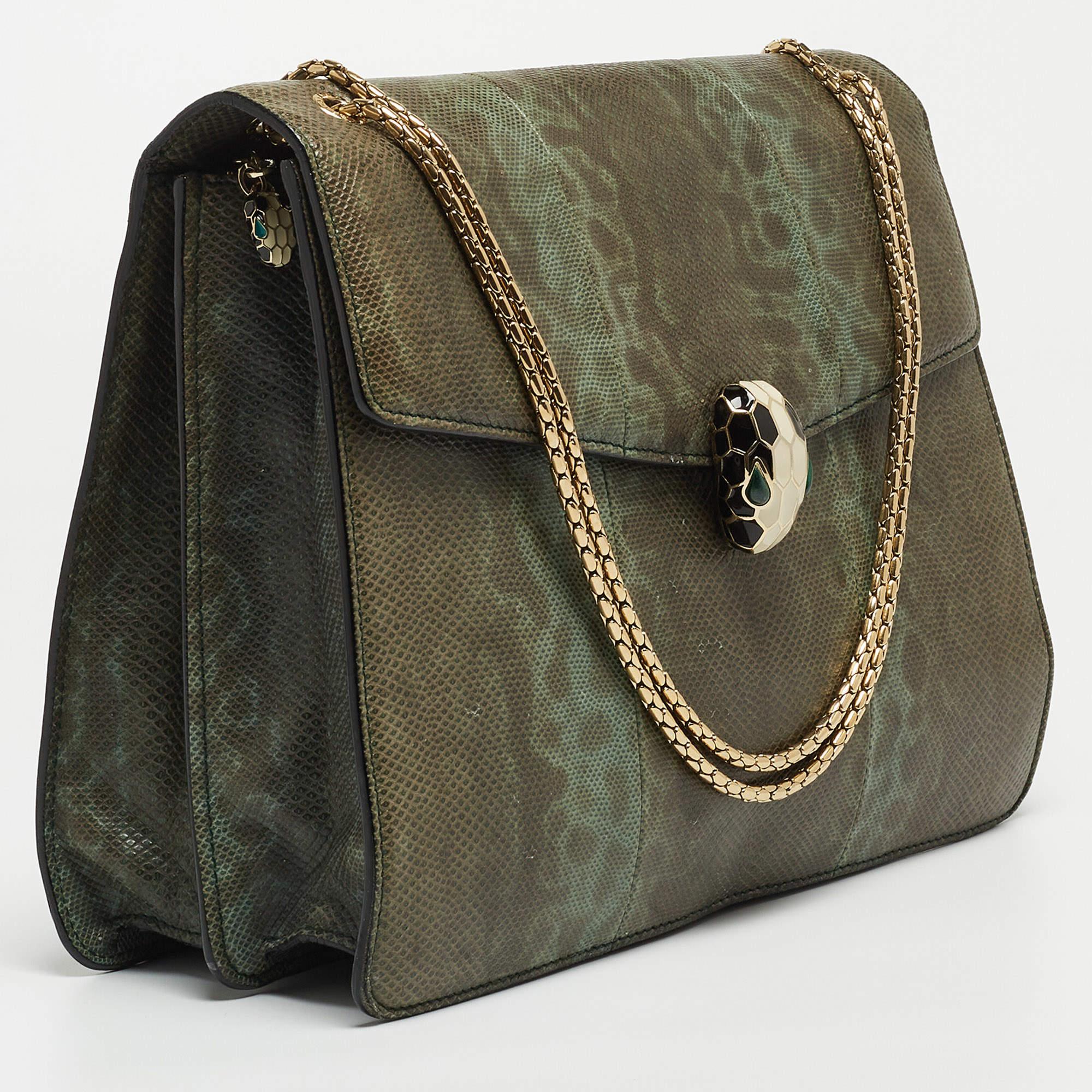 The fashion house’s tradition of excellence, coupled with modern design sensibilities, works to make this Serpenti Forever bag one of a kind. It's a fabulous accessory for everyday use.

