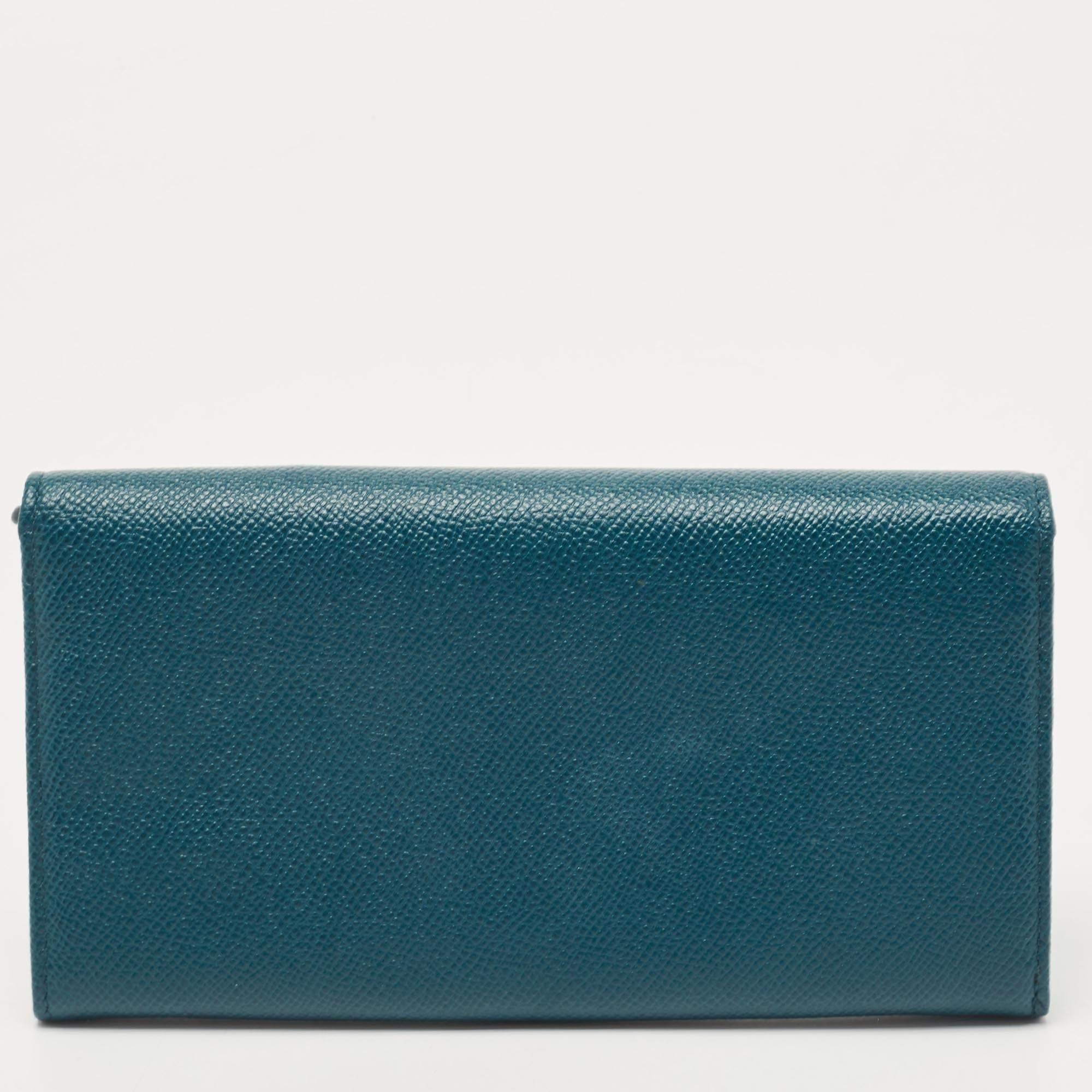 This designer wallet is an immaculate balance of sophistication and rational utility. It has been designed using prime quality materials and elevated by a sleek finish. The creation is equipped with ample space for your monetary
