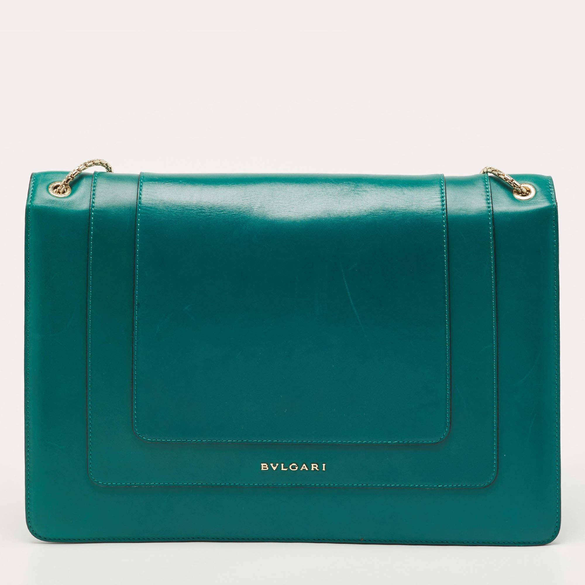 Most designs from Bvlgari, with their striking elements, pay tribute to the Roman roots, and this bag is no different. Made from green leather, it is an accessory of utility and luxury. Perfectly sized, the interior has enough room to dutifully