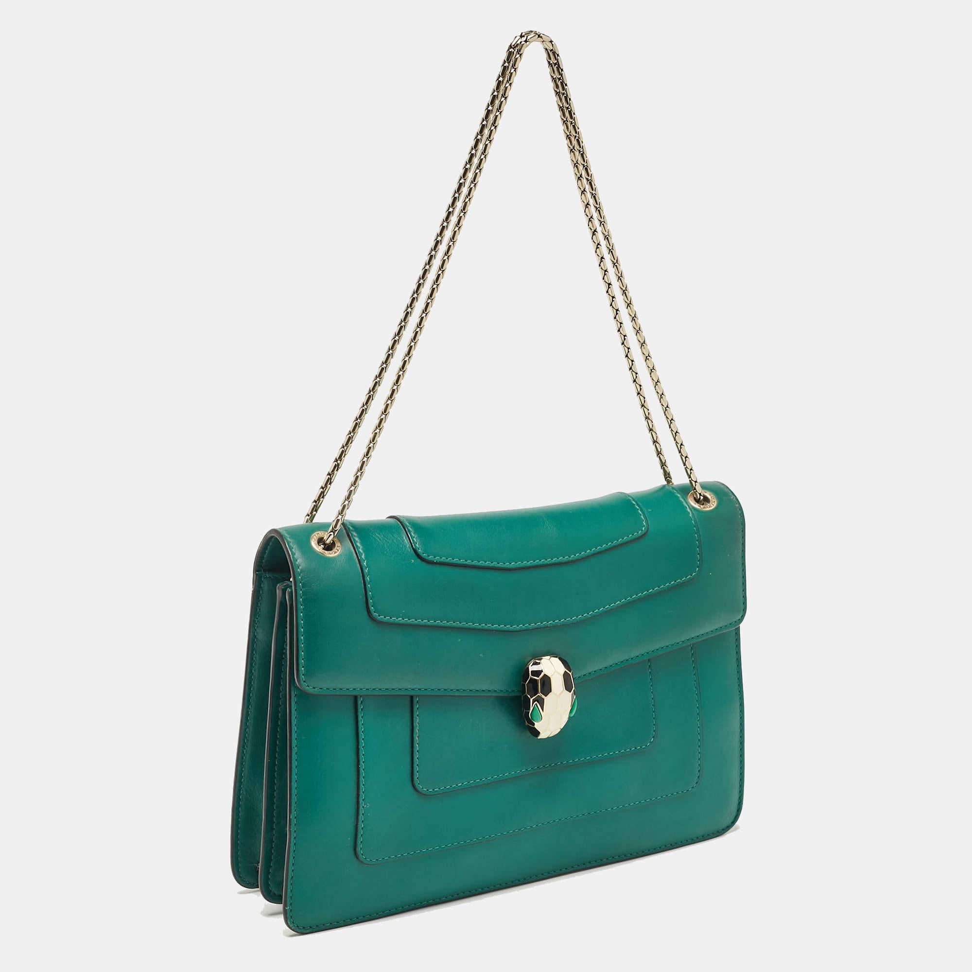 Bvlgari Green Leather Medium Serpenti Forever Shoulder Bag In Good Condition For Sale In Dubai, Al Qouz 2
