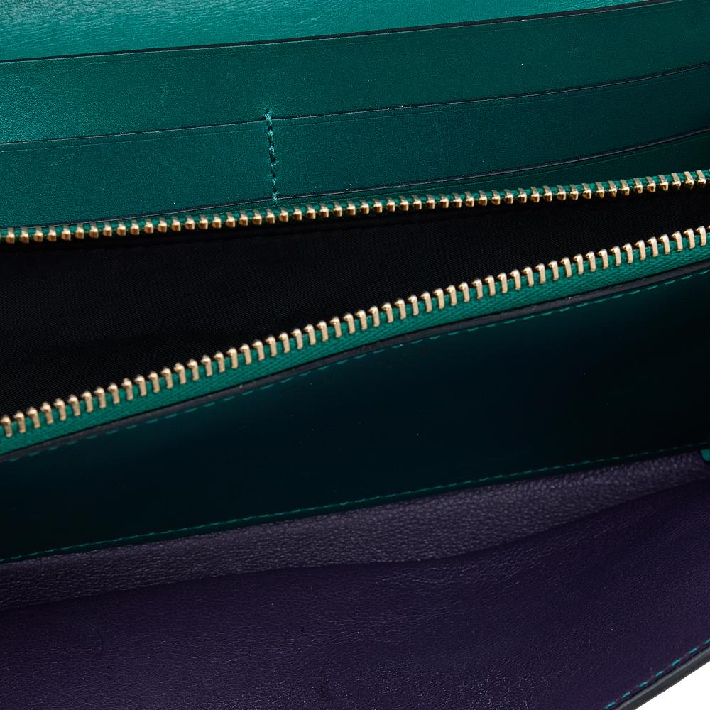 How lovely is this green Bvlgari wallet! Every accent on it is appealing and high in style, like the smooth leather exterior and the Serpent head on the front flap which opens to reveal multiple slots and a zip compartment.


