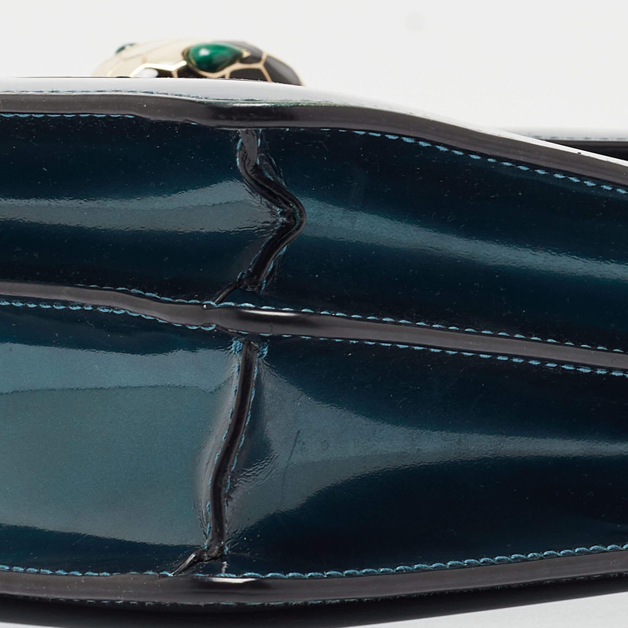 Bvlgari Green Patent Leather Medium Serpenti Forever Flap Shoulder Bag In Fair Condition For Sale In Dubai, Al Qouz 2