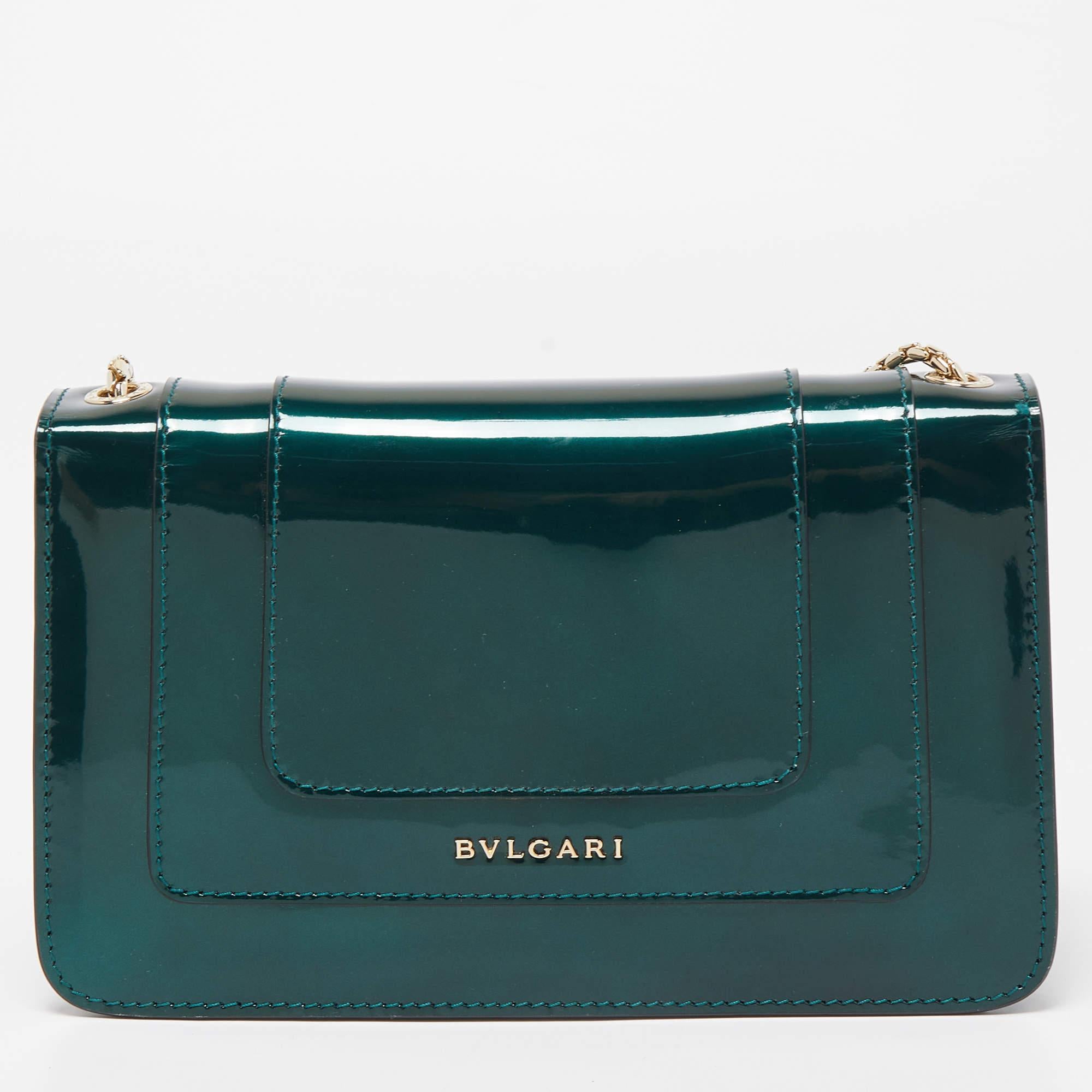 Dazzle the eyes that fall on you when you swing this stunning Bvlgari creation. Crafted from patent leather, the shoulder bag is styled with a flap that has the iconic Serpenti head closure. The bag has a spacious interior and a gorgeous gold-tone