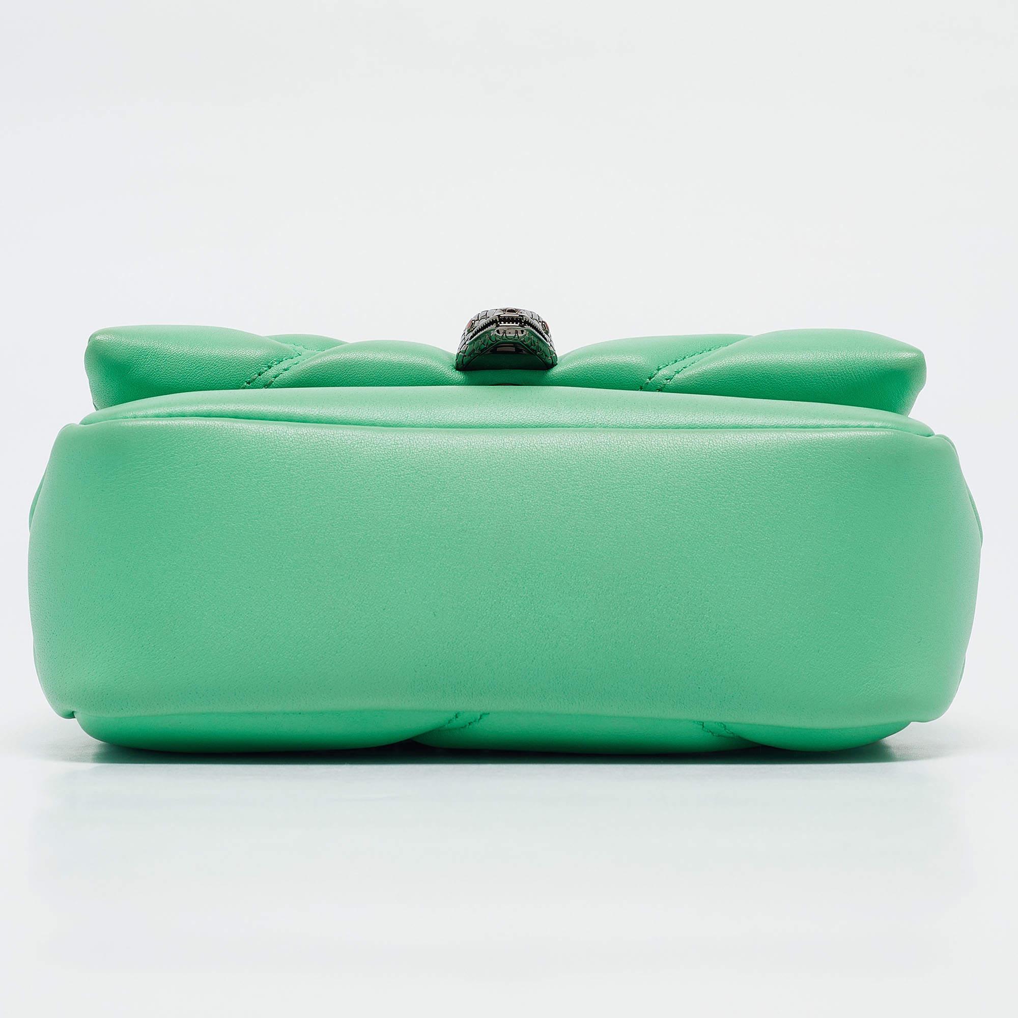 Bvlgari Mini sac à bandoulière Serpenti Cabochon en cuir matelassé vert en vente 2