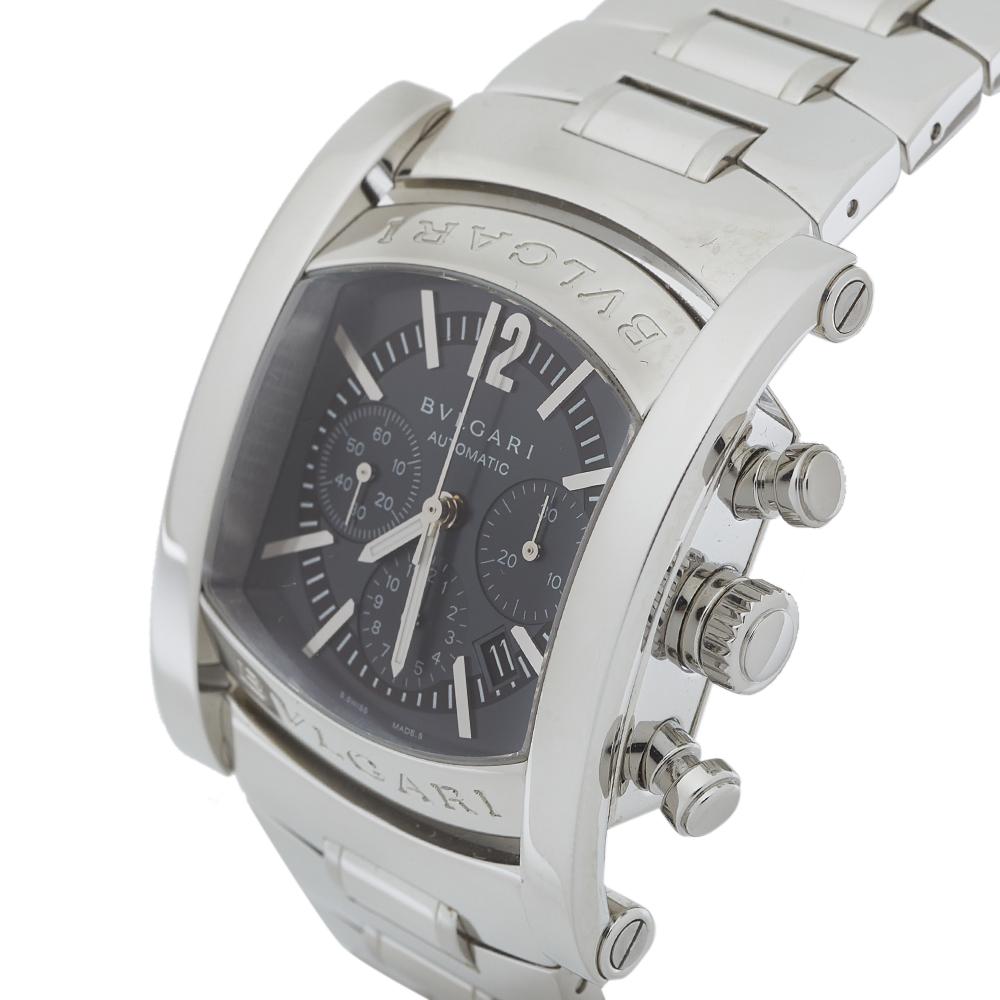Bvlgari presents this stunning timepiece for men. It is sculpted from stainless-steel featuring a rectangular case and a link bracelet. The dial is grey in color has three unique sub-dials, index hour markers, and three hands. It runs on an