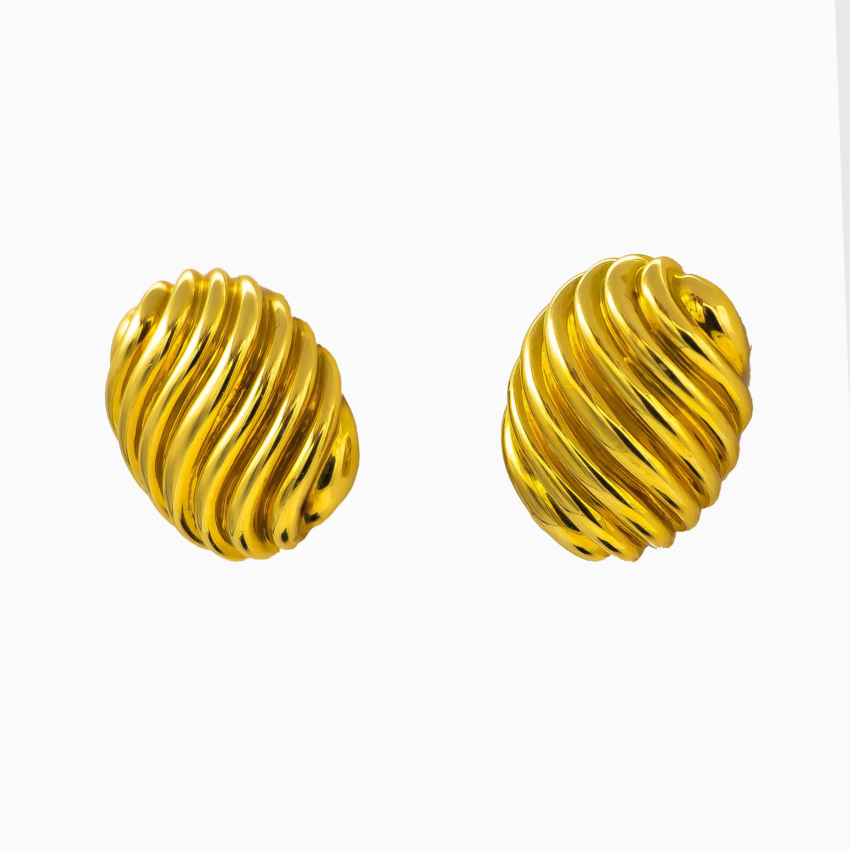 Bvlgari Handmade 18 Karat Gold Earrings 3
