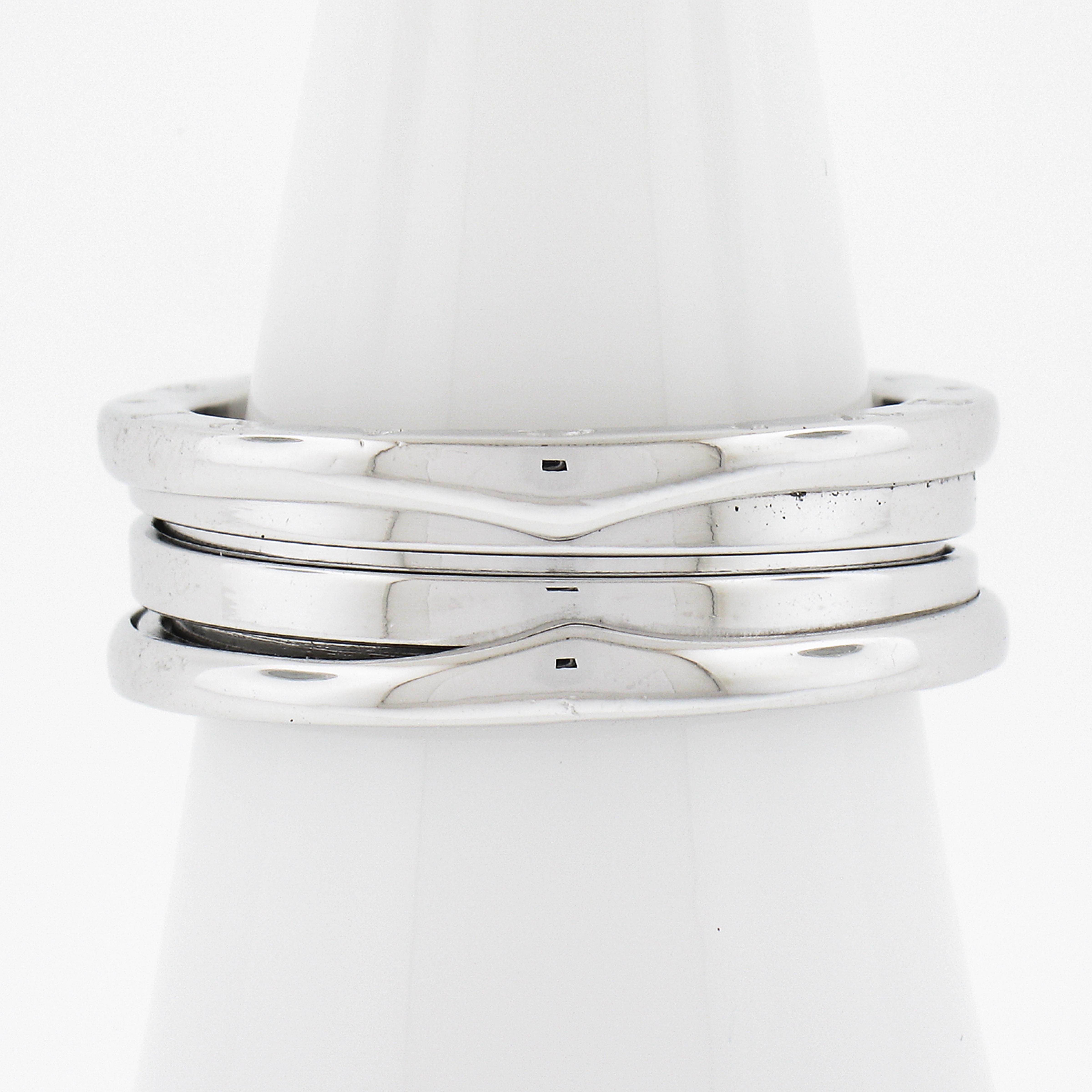 MATERIAL : Or blanc massif 18K
Poids : 10 grammes
Taille de la bague : Taille 62, s'adapte confortablement à un doigt de taille 10 (Monté sur un doigt. Nous ne pouvons pas tailler cette bague sur mesure.)
Largeur de l'anneau : 7,8 mm (0,30