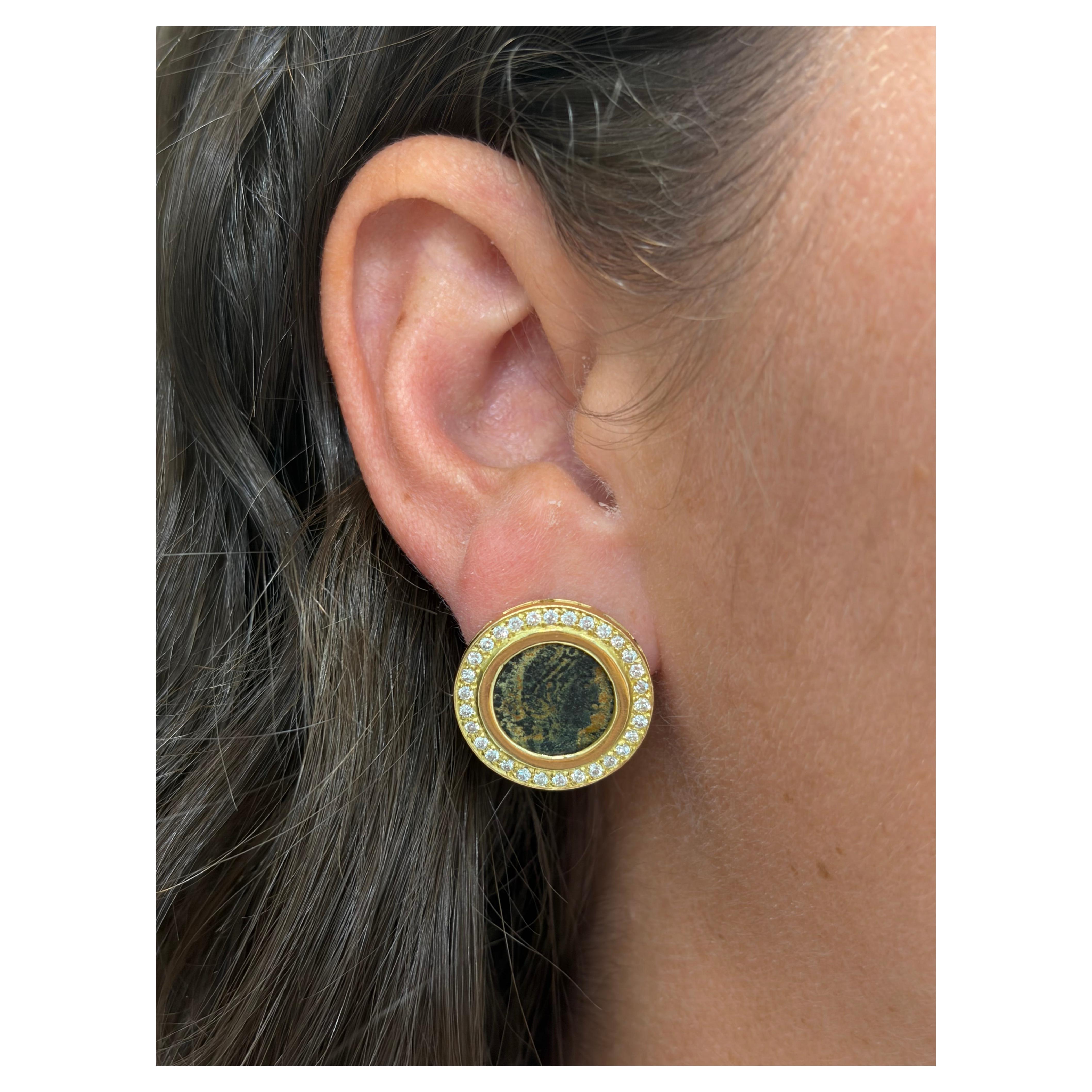 BVLGARI ITALY Boucles d'oreilles Monet en or jaune 18k, diamants et pièces de monnaie romaines rares