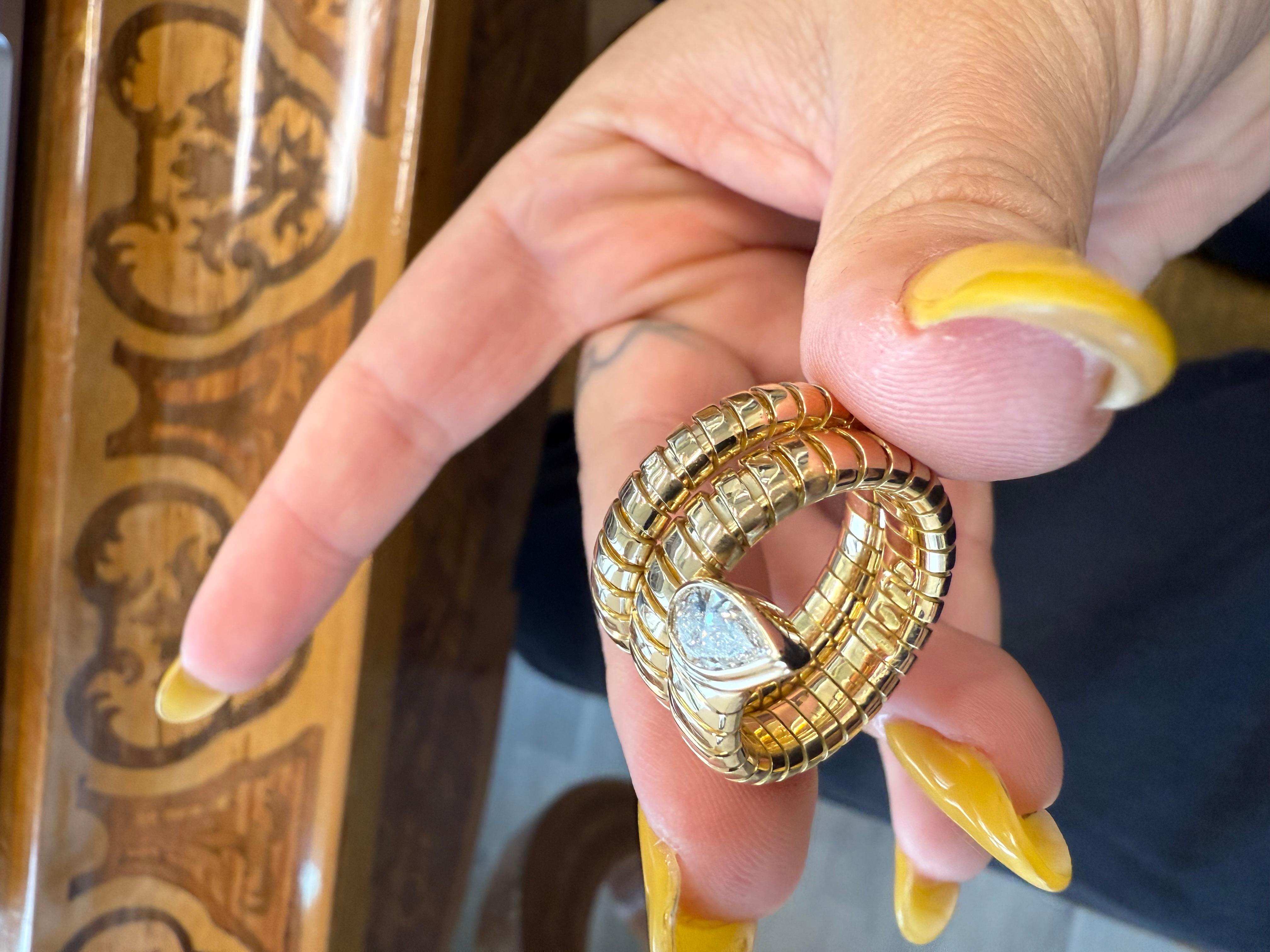 Bvlgari Italy 18k Yellow Gold & Diamond Tubogas Wraparound Snake Ring 1980s Vintage



Here is your chance to purchase a beautiful and highly collectible designer ring.


Bvlgari Italy Tubogas Snake Ring
Color	Yellow gold & diamond
Material	K18