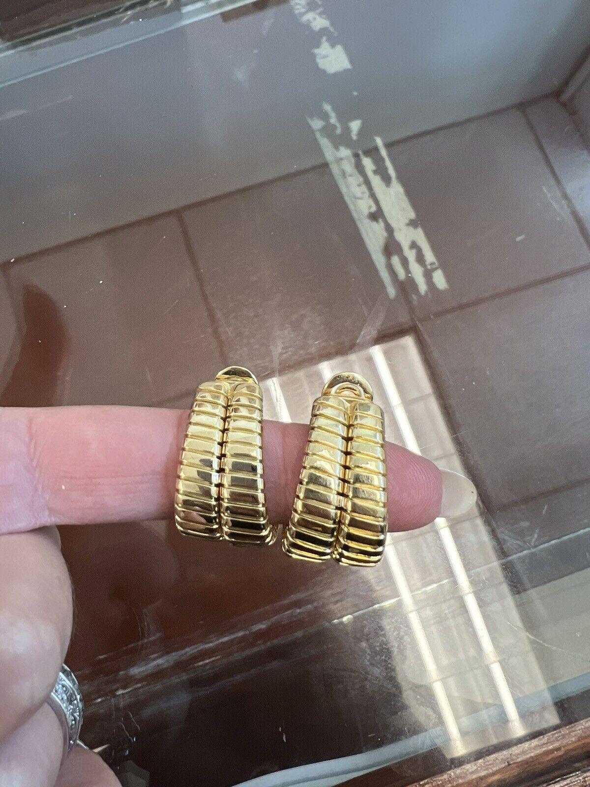 BVLGARI ITALY 18k Yellow Gold Double Tubogas Hoop Earrings Circa 1980s Vintage For Sale 1