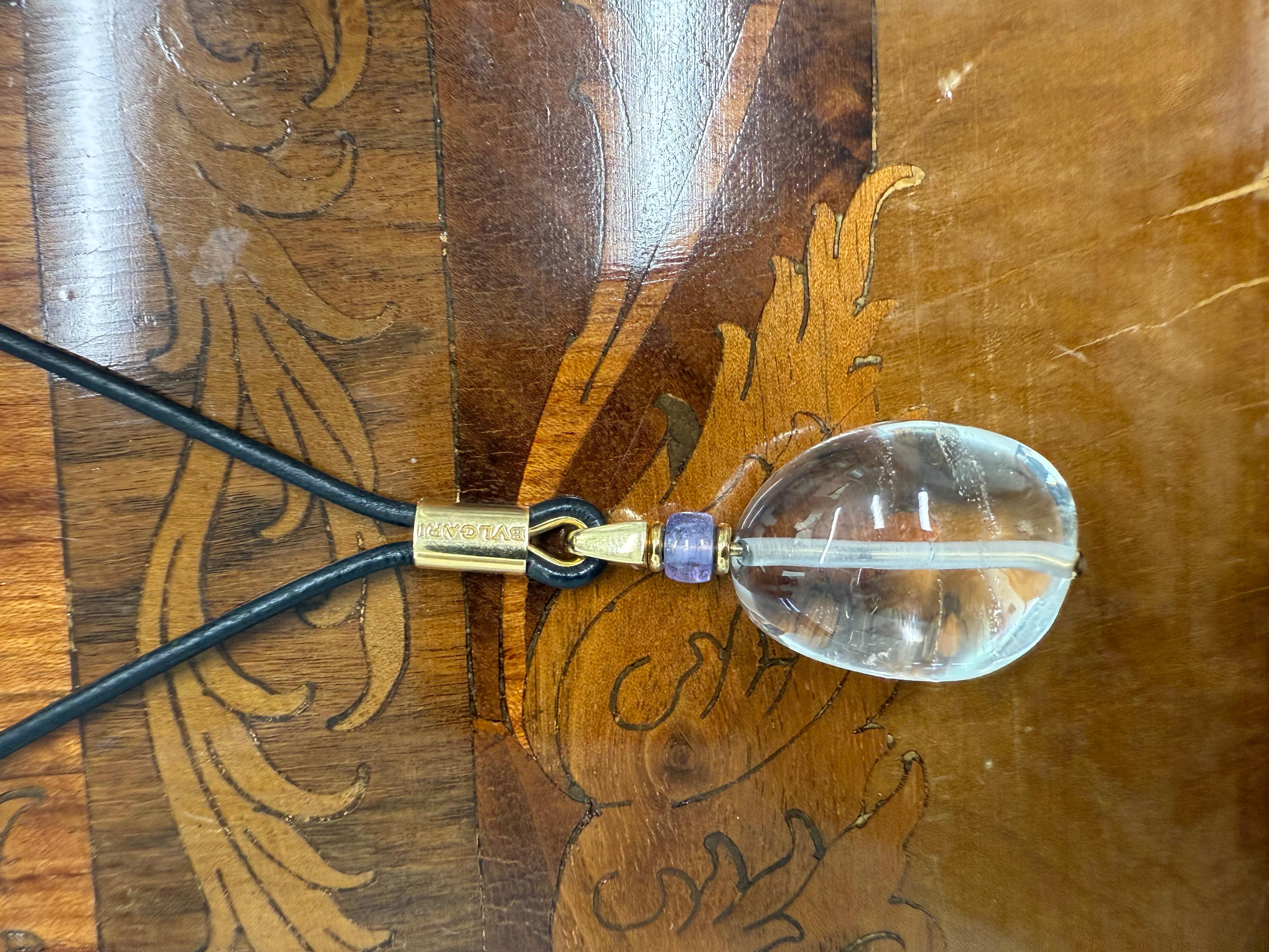 Taille ronde BVLGARI ITALY Collier en or jaune 18k, cuir, améthyste et cristal de roche 1980 en vente