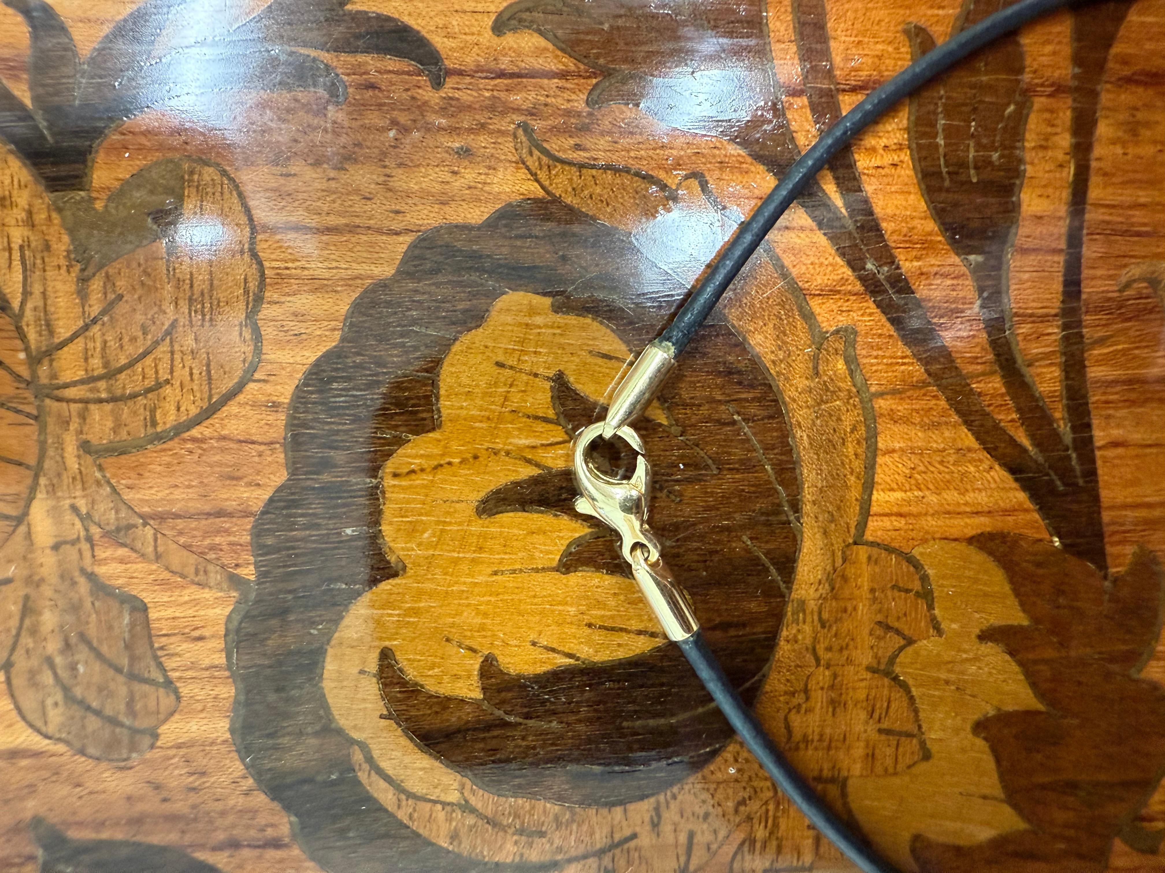 BVLGARI ITALY Collier en or jaune 18k, cuir, améthyste et cristal de roche 1980 Unisexe en vente