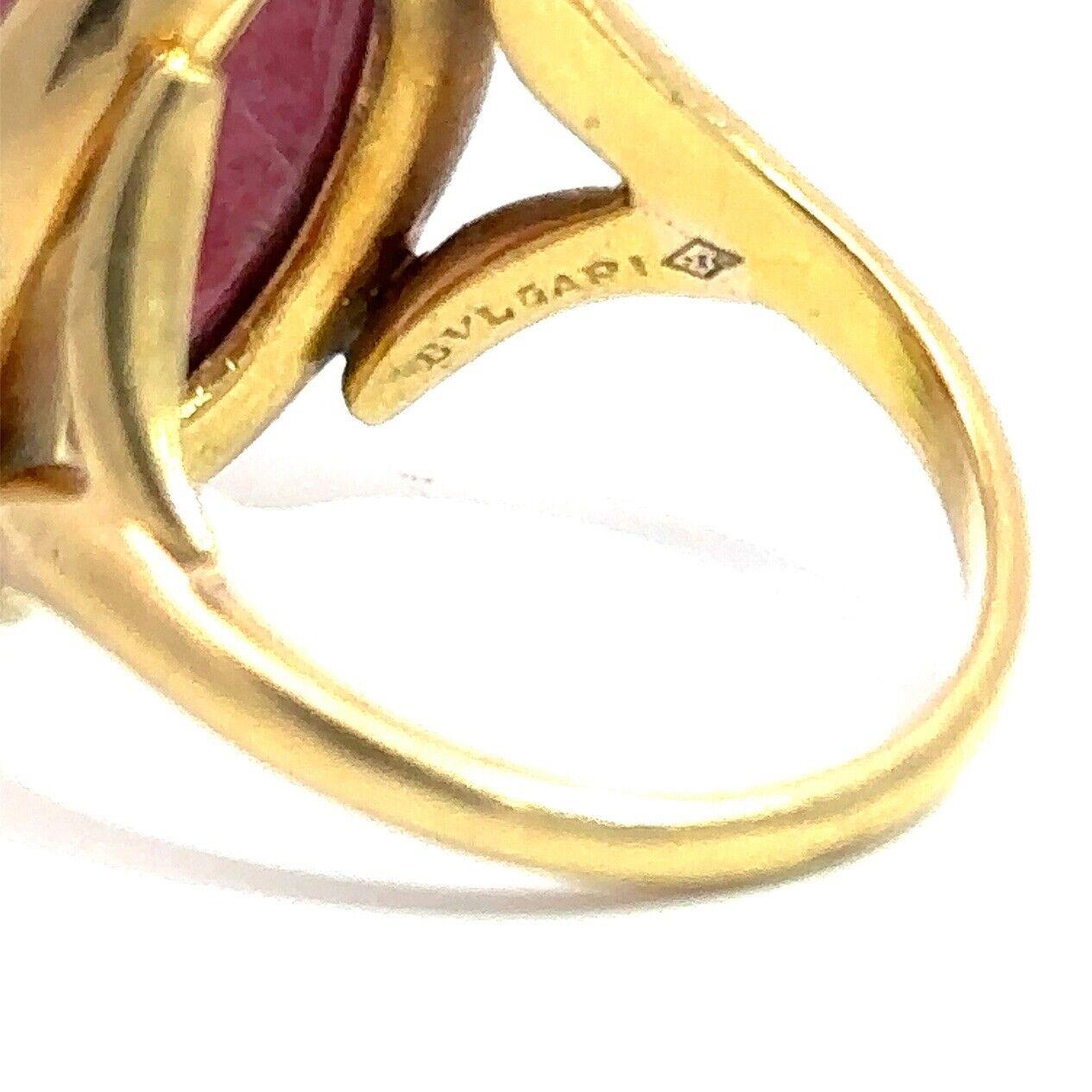 BVLGARI ITALY 18k Yellow Gold & Rhodochrosite Circle Ring Circa 1970s Vintage In Good Condition For Sale In Beverly Hills, CA