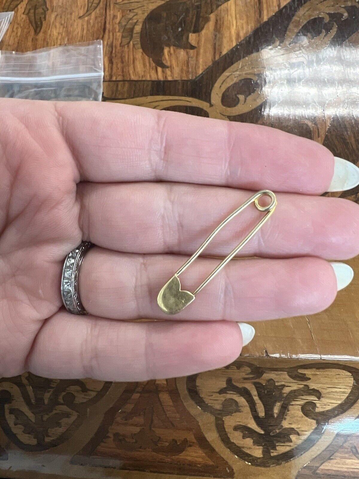 Bvlgari Italy 18k Yellow Gold Safety Pin Vintage Circa 1970s

Here is your chance to purchase a beautiful and highly collectible designer safety pin.  

Vintage Bvlgari Italy 18k yellow gold safety pin circa 1970s.  The weight is 1.7 grams, the