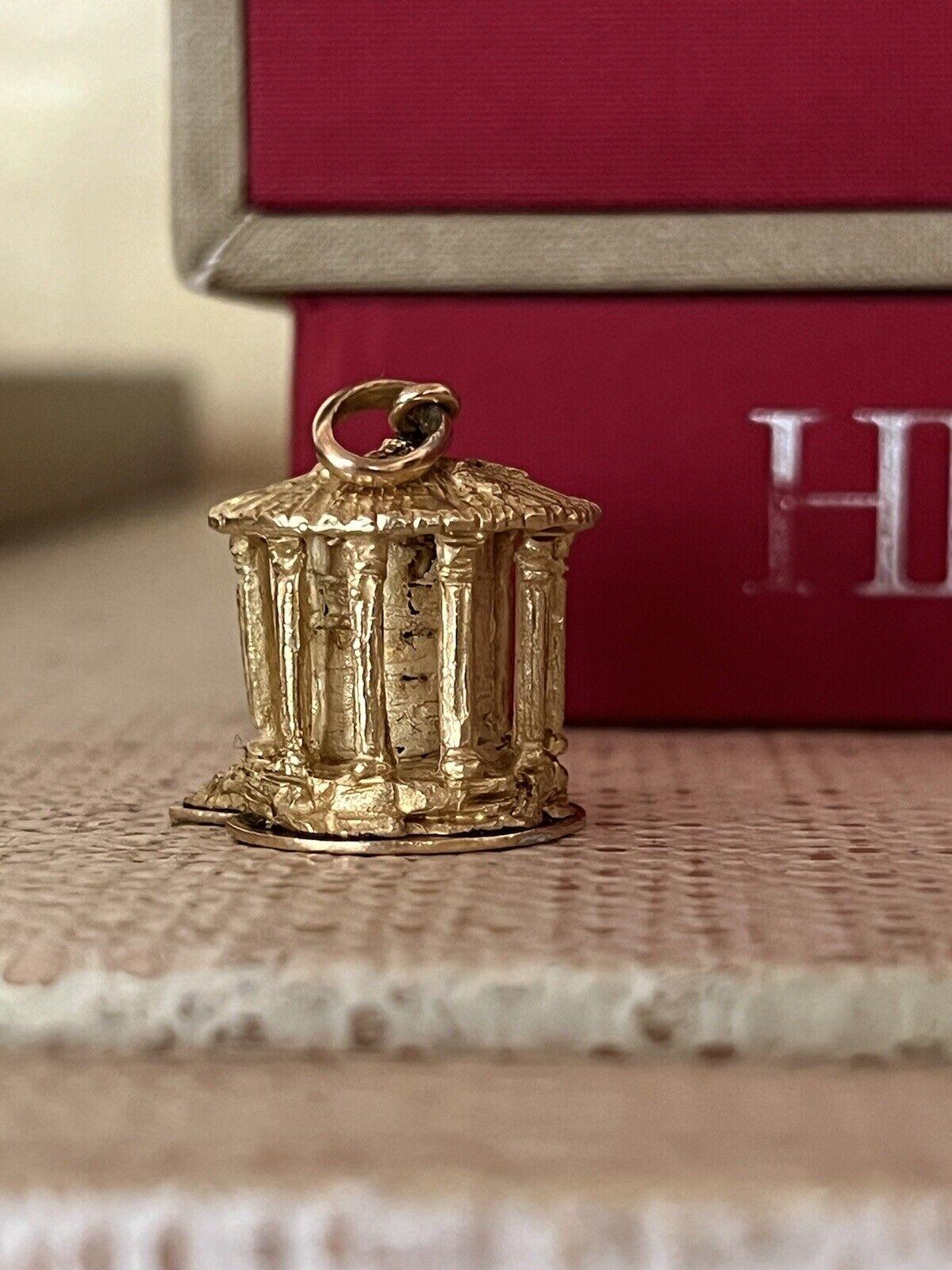 BVLGARI ITALY 18k Yellow Gold Temple of Vesta Charm Pendant Vintage 1970s In Excellent Condition In Beverly Hills, CA