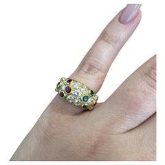 BVLGARI Italia Anillo de cóctel de oro amarillo de 20k, diamantes, rubíes y esmeraldas 1970s Raro