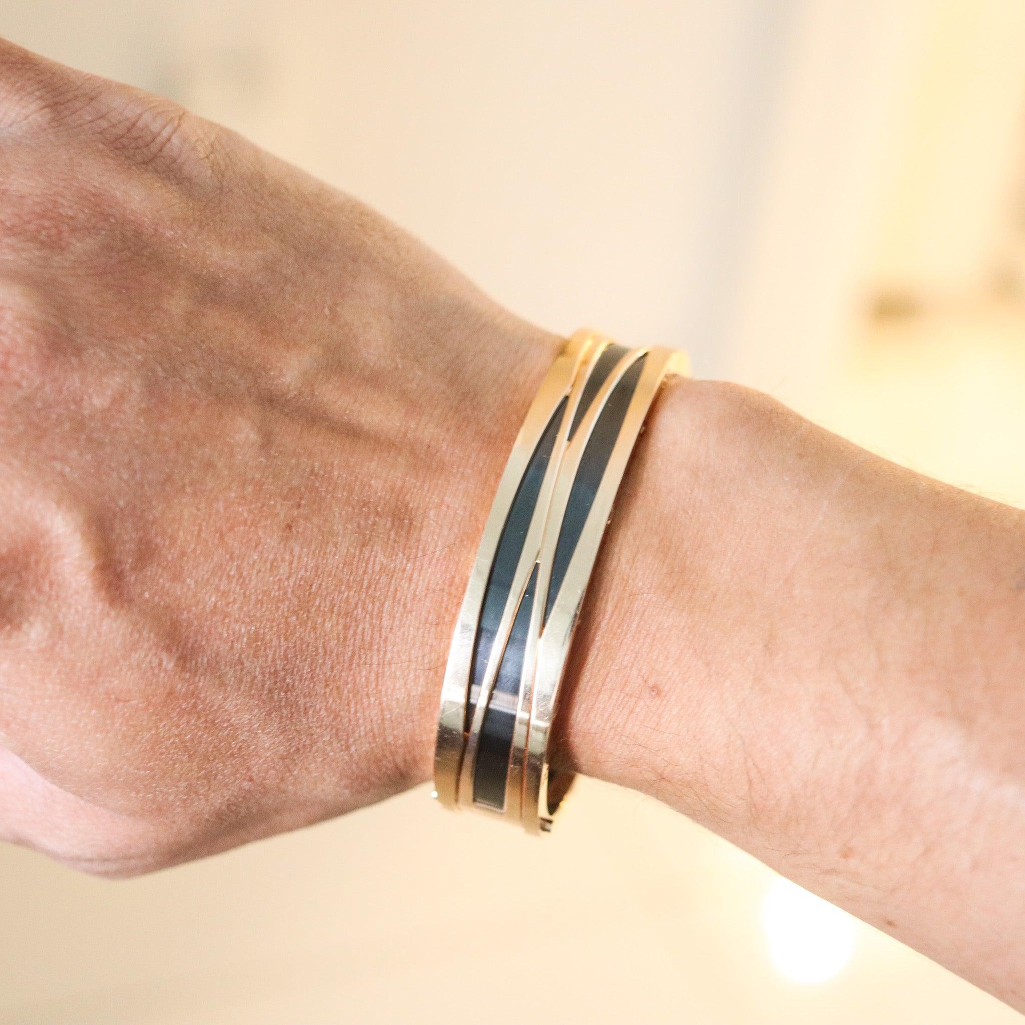 Modern BVLGARI Legend Special Edition Zaha Hadid Bangle In 18Kt Yellow Gold Box & Cert For Sale