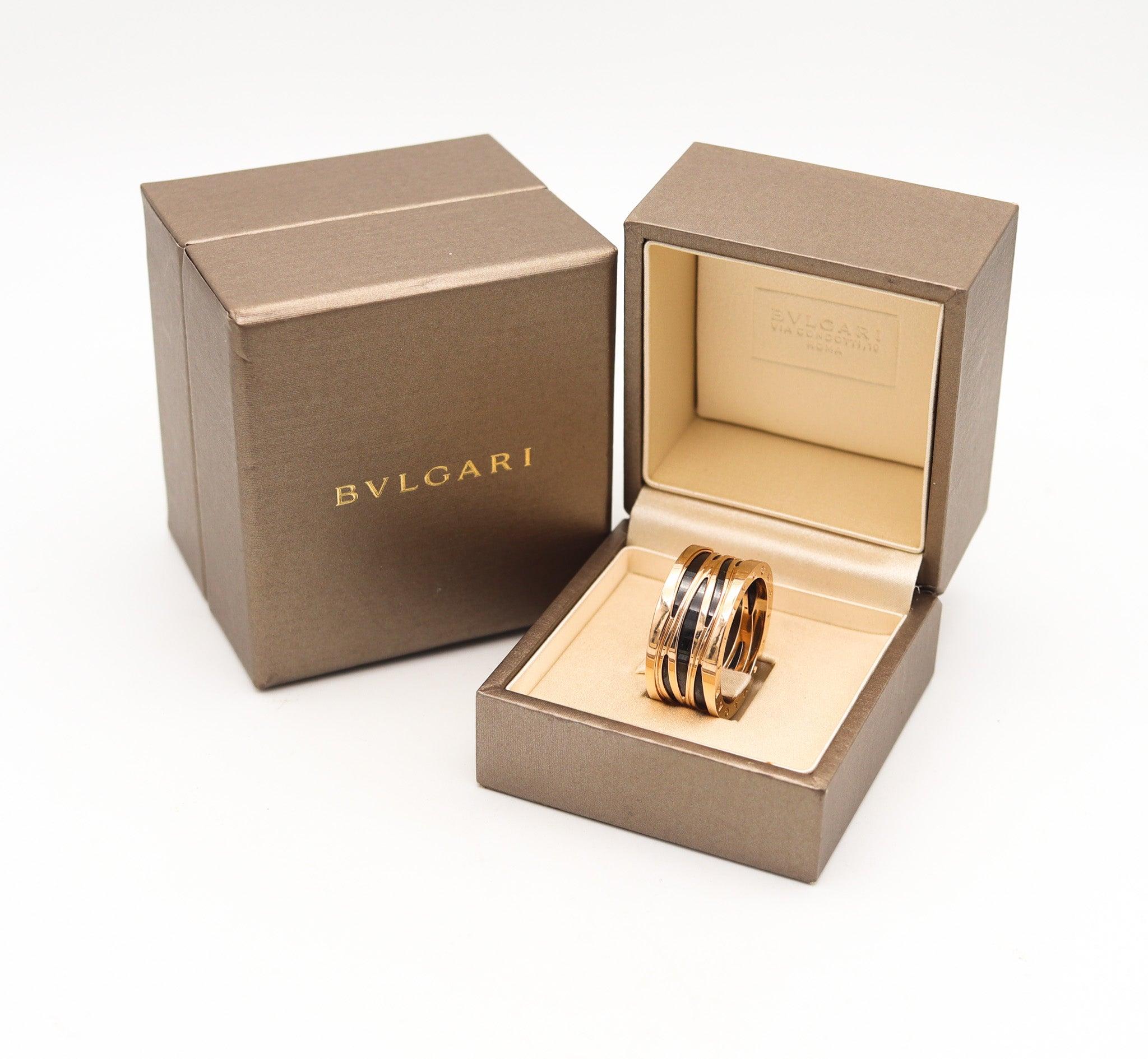 Anillo Legend de edición limitada diseñado por Zaha Hadid para Bvlgari.

Se trata de un anillo precioso y muy raro creado en Italia por la emblemática casa de joyería Bvlgari, allá por el año 2022. Este precioso anillo forma parte de la deseable