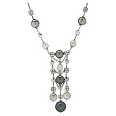 Bvlgari Collier Lucea en or blanc 18 carats avec perles et diamants