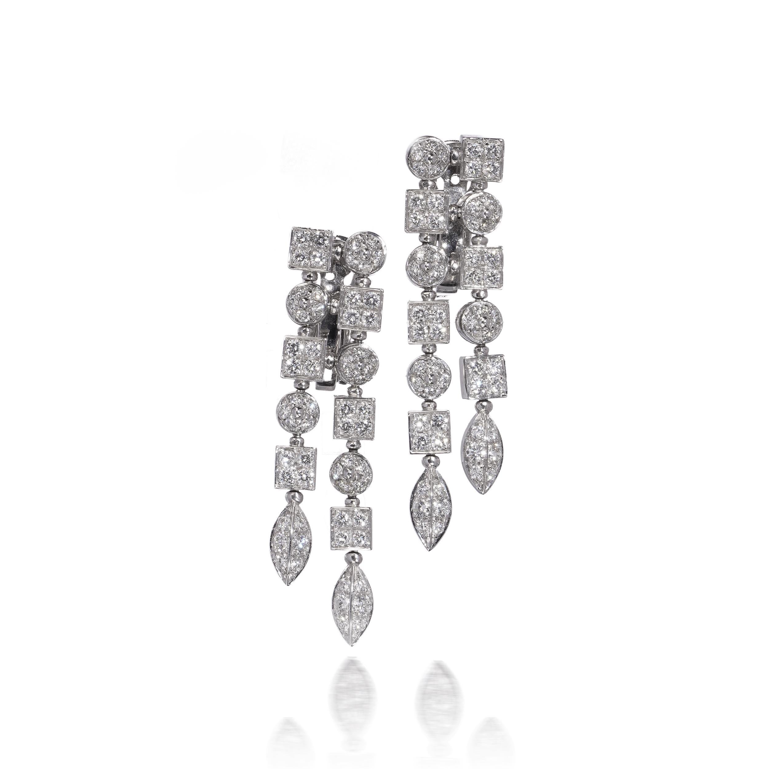 Bvlgari ‘Lucea’ Collection 18kt White Gold 1/85 ct.  Diamond Drop Earrings en venta 2