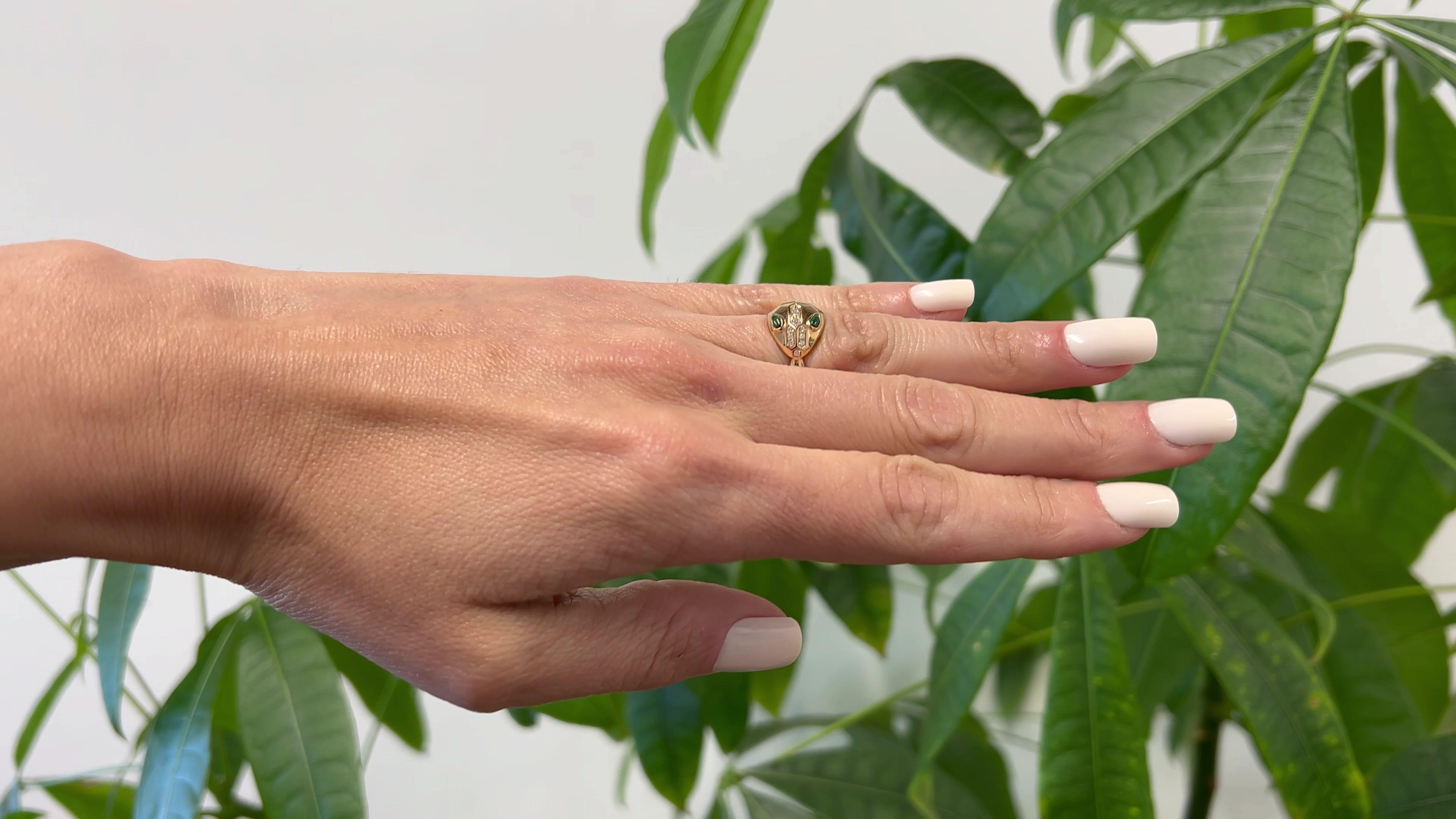 Bvlgari Serpenti-Ring aus 18 Karat Roségold mit Malachit und Diamanten im Zustand „Hervorragend“ in Beverly Hills, CA