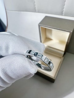 Anello in platino con cinque diamanti della collezione Marry-Me di Bvlgari