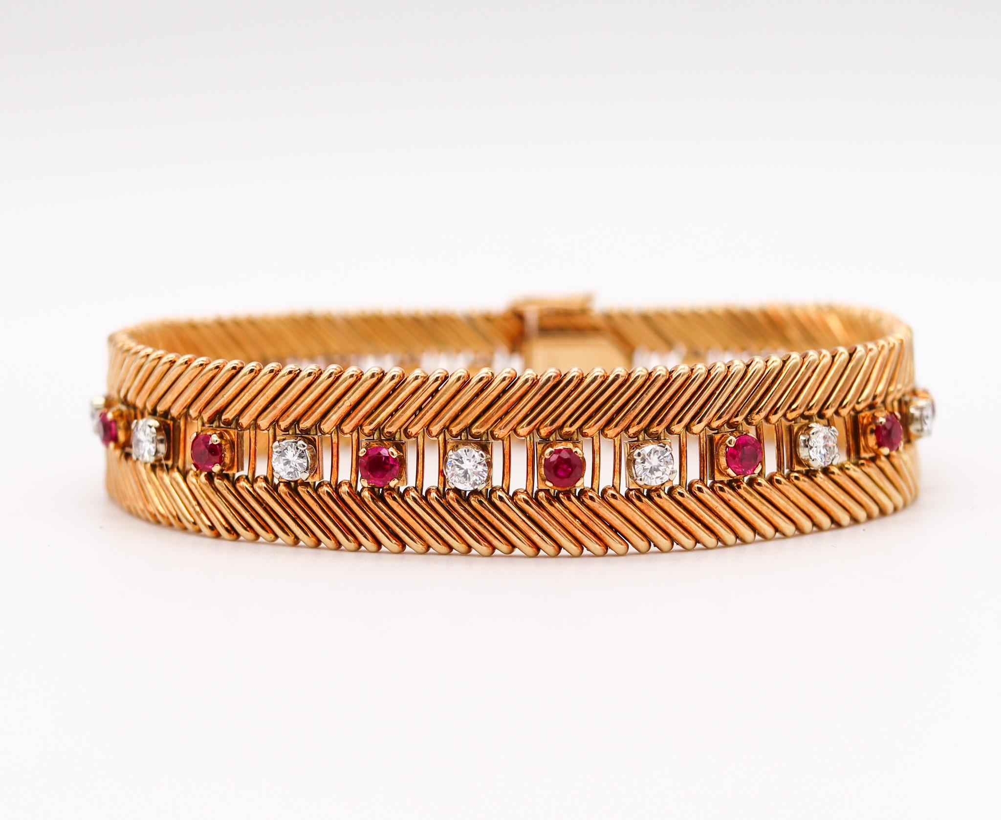 Bvlgari Milano 1950 Armband aus 18 Karat Gold mit 5,42 Gesamtkaratgewicht in Rubinen und Diamanten (Modernistisch) im Angebot