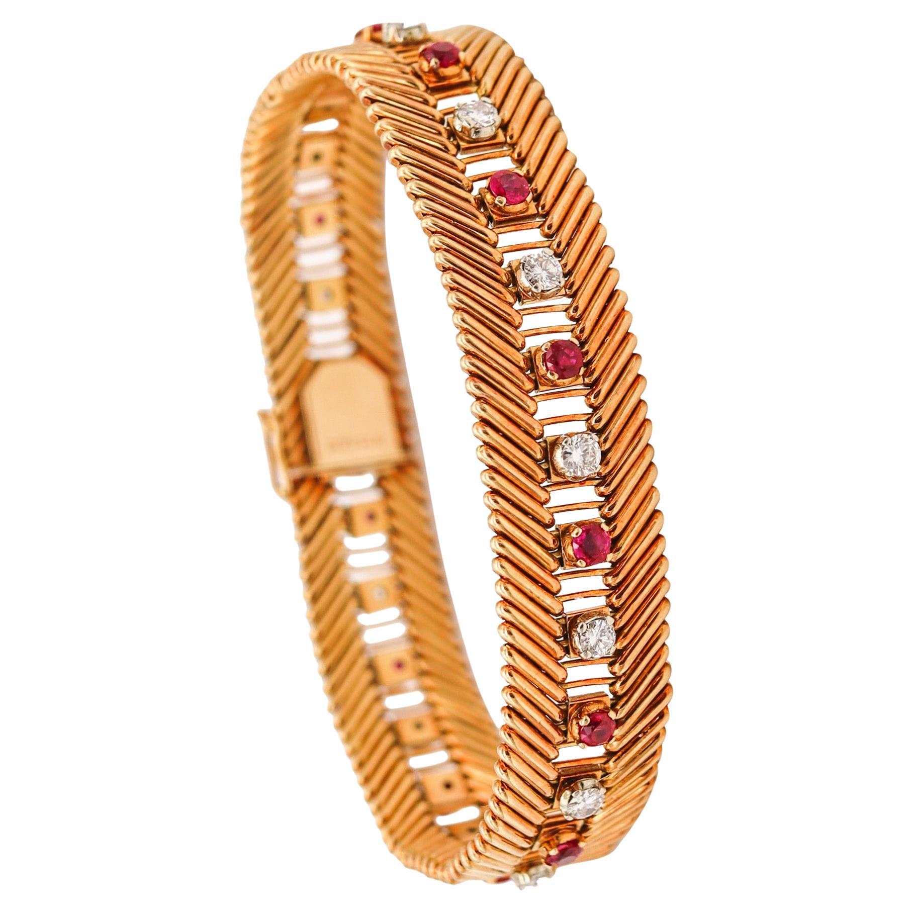 Bvlgari Milano 1950 Armband aus 18 Karat Gold mit 5,42 Gesamtkaratgewicht in Rubinen und Diamanten im Angebot