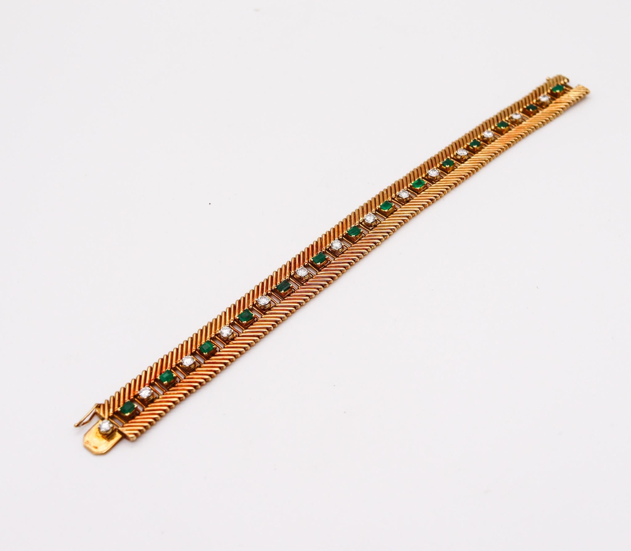 Bvlgari Milano 1950 Armband aus 18 Karat Gold mit 5,88 Gesamtkaratgewicht in Smaragd und Diamanten Damen im Angebot