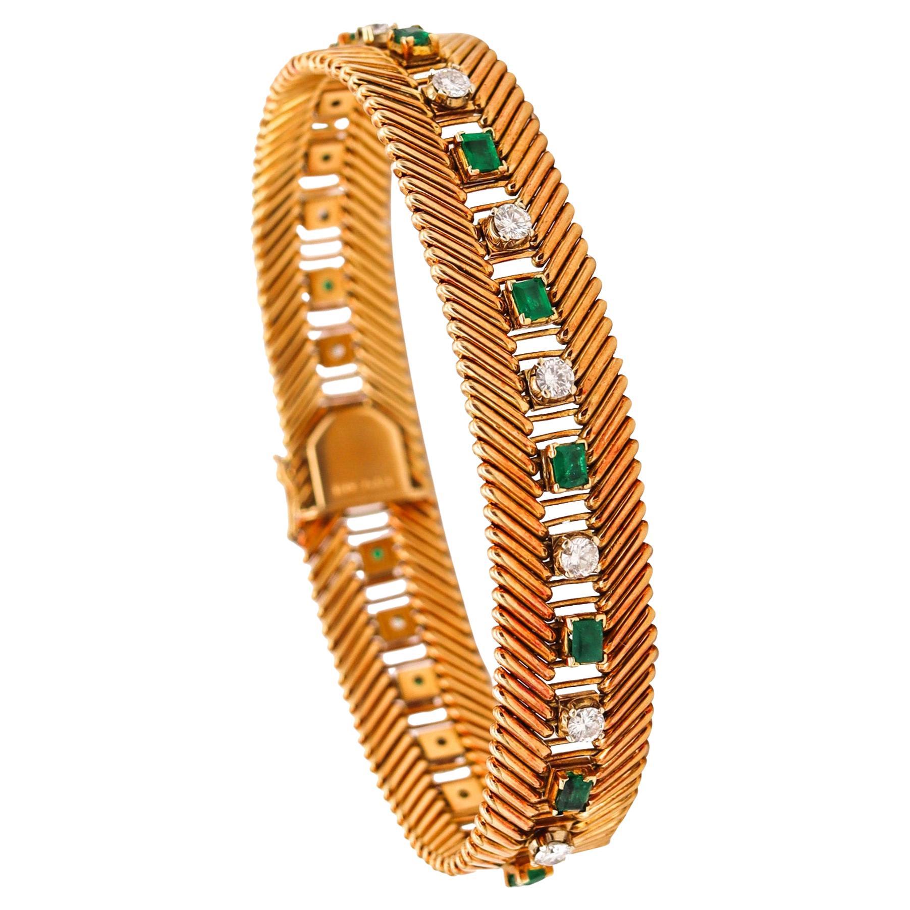 Bvlgari Milano 1950 Armband aus 18 Karat Gold mit 5,88 Gesamtkaratgewicht in Smaragd und Diamanten im Angebot