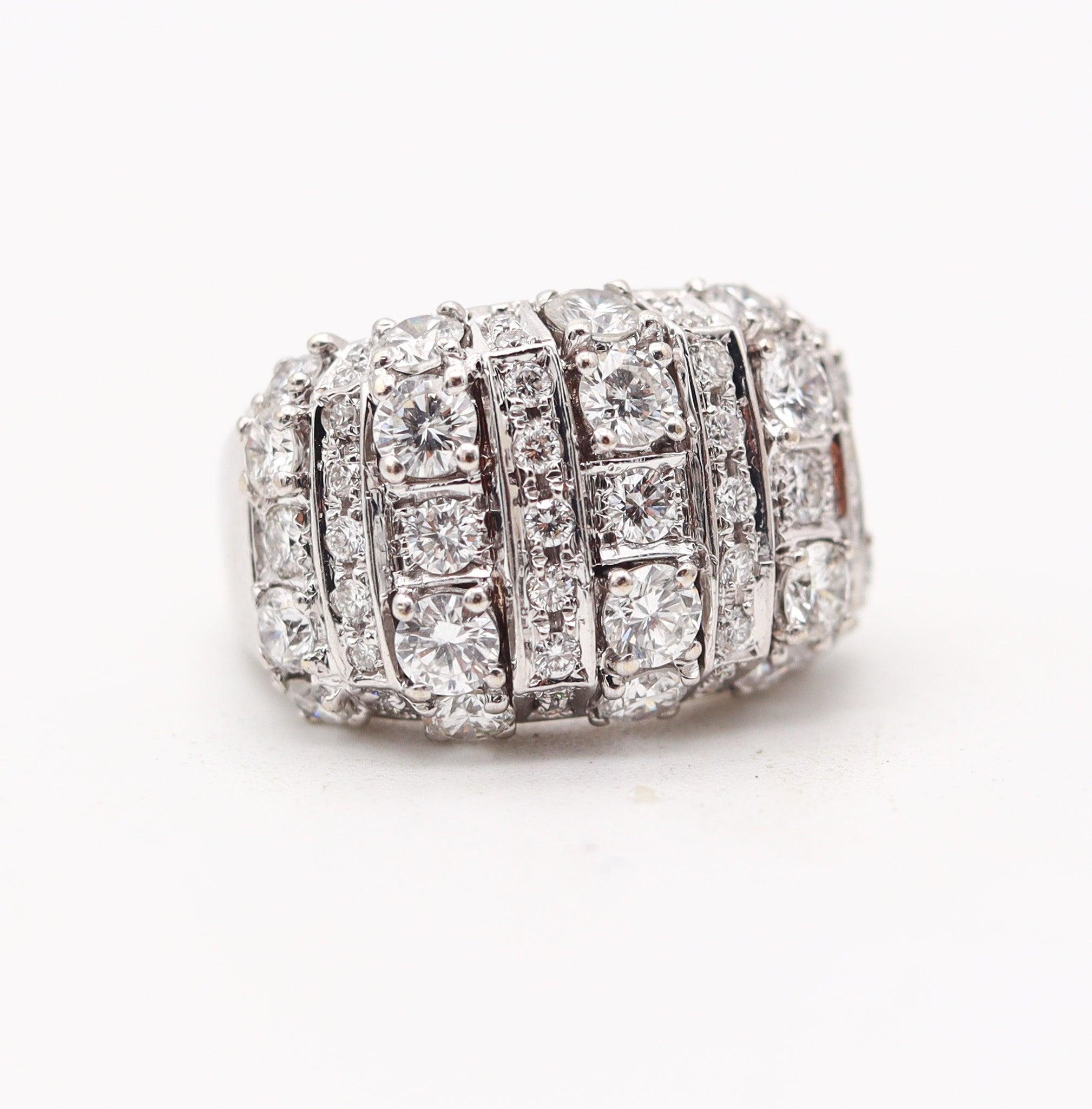 Moderniste BVLGARI Modernist Cocktail Ring In 18Kt White Gold With 4.16 Ctw VS Diamonds en vente