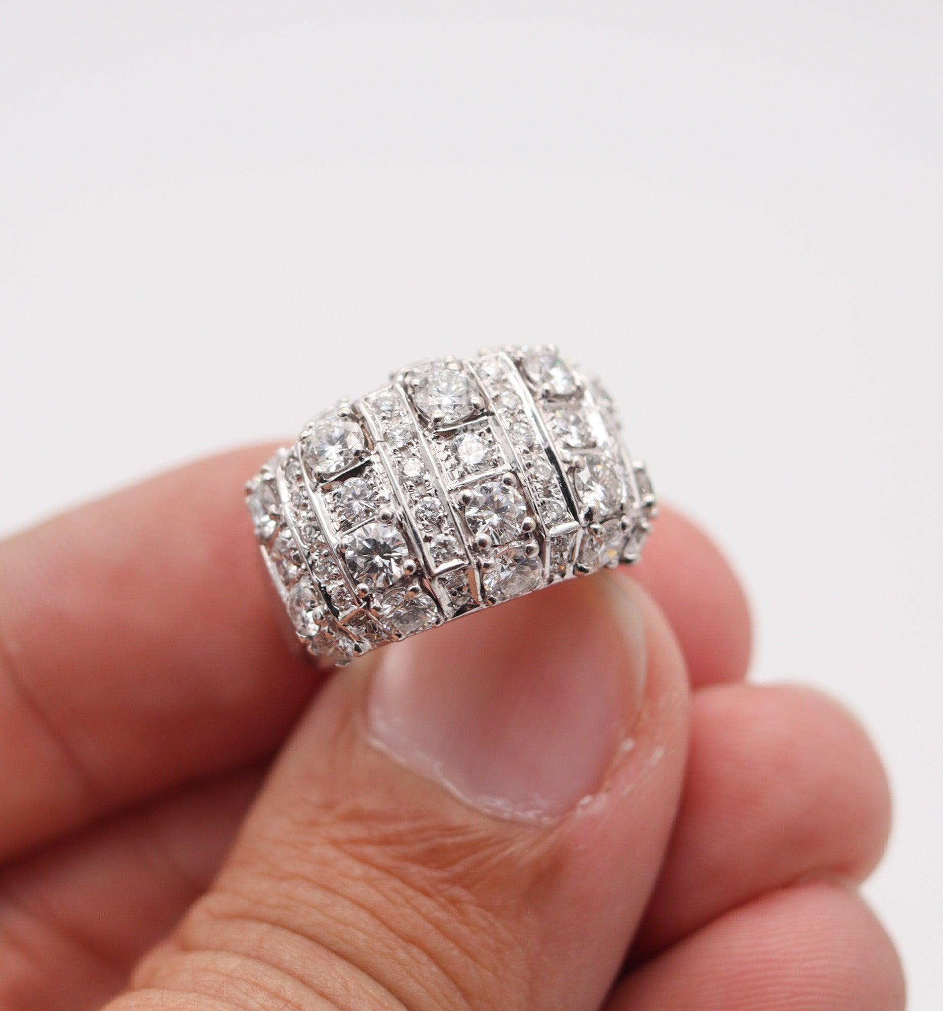 BVLGARI Modernist Cocktail Ring In 18Kt White Gold With 4.16 Ctw VS Diamonds en vente 1