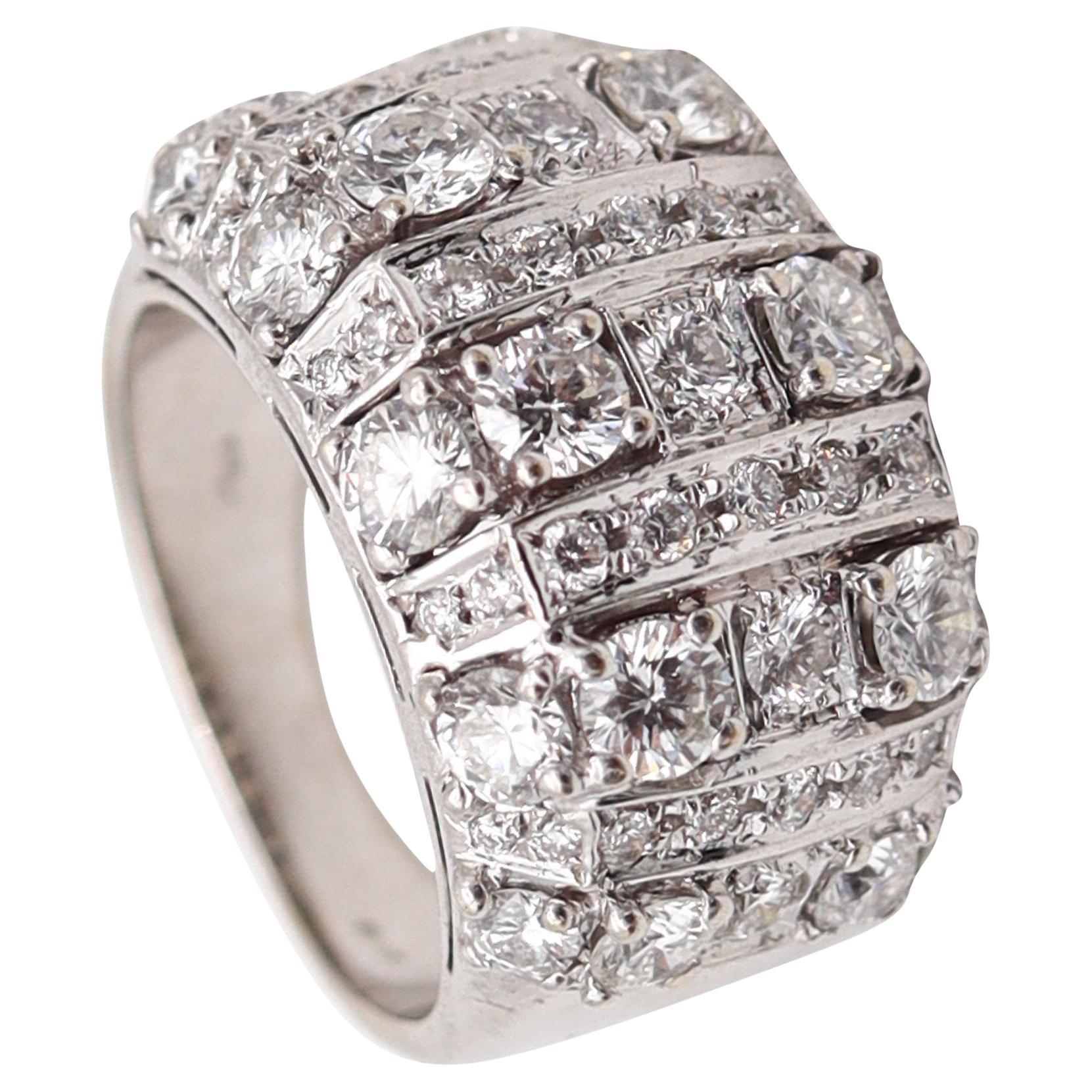 BVLGARI Modernist Cocktail Ring In 18Kt White Gold With 4.16 Ctw VS Diamonds en vente