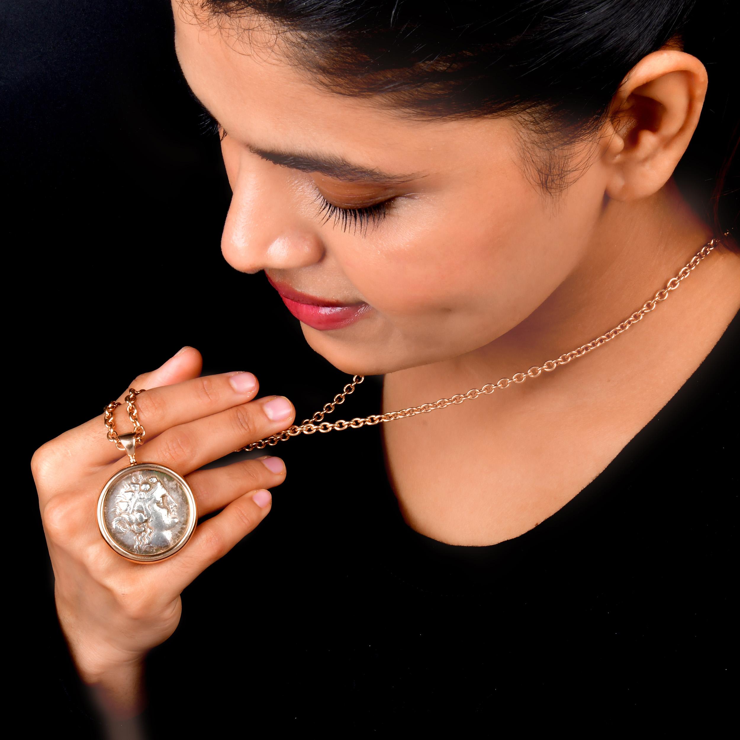 Collana a catena con ciondolo di monete antiche in oro rosa 18 carati di Bvlgari Monete in vendita 8