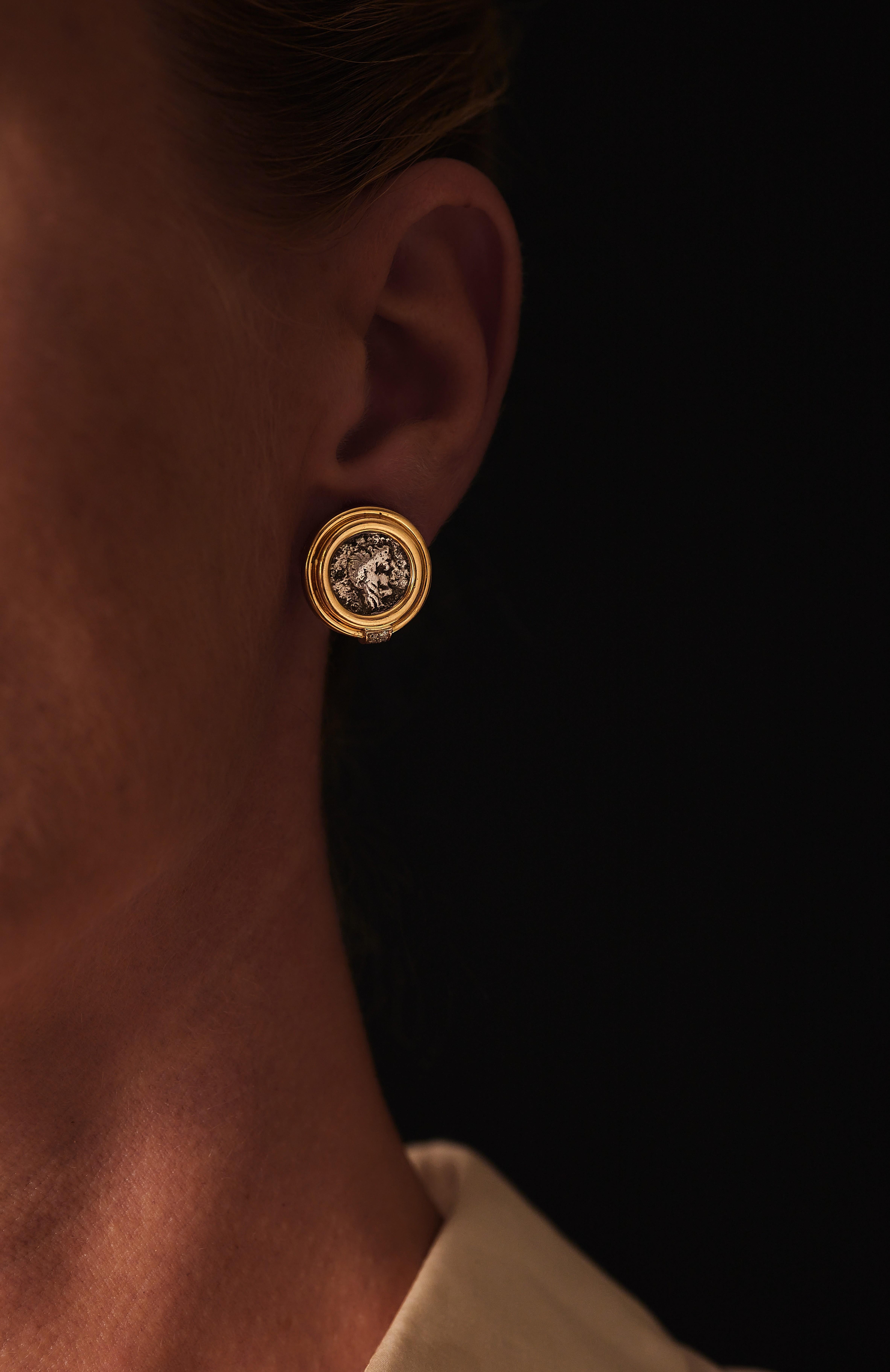 Taglio brillante Bvlgari Monet, Faustina la Giovane, orecchini in oro 18 carati con diamanti. in vendita