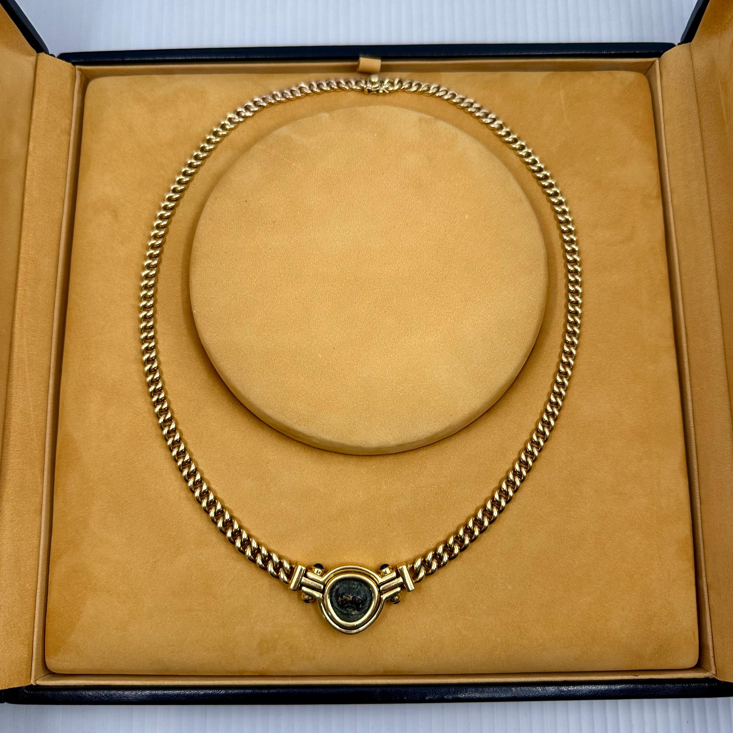 Halskette von Bvlgari Monete aus Gold mit antiker Münze und blauem Saphir 1