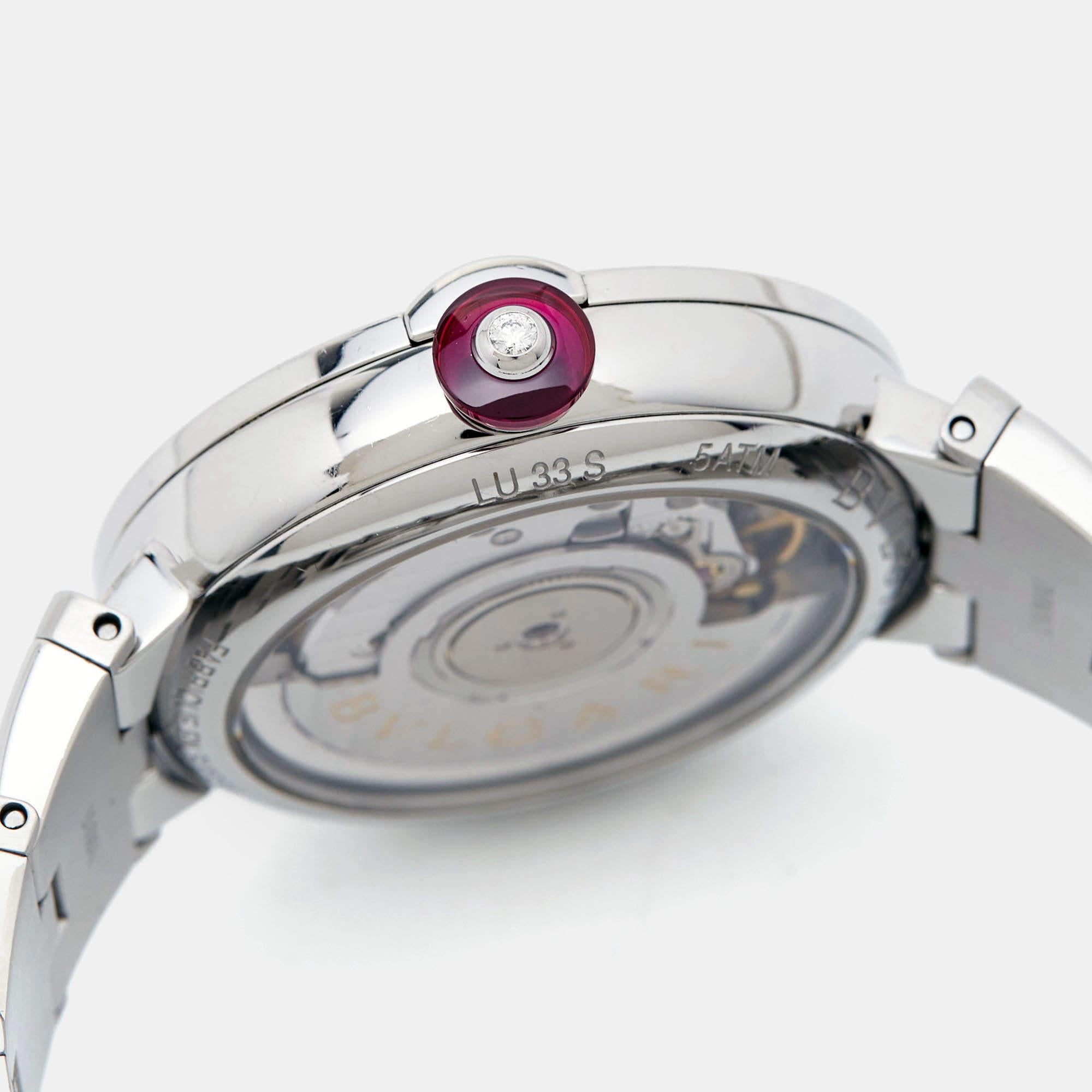 Bvlgari Montre-bracelet pour femme Lvcea LU 33 S en acier inoxydable, nacre et diamants en vente 3