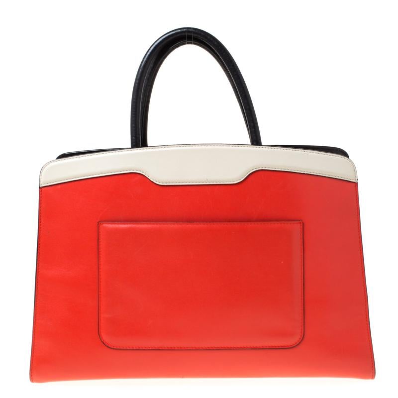 This Rossellini tote from Bvlgari is crafted from multicolor leather and has a well-structured design. The bag comes with protective metal feet and a top handle. The turn-lock closure opens to a leather-lined interior capacious enough to carry your