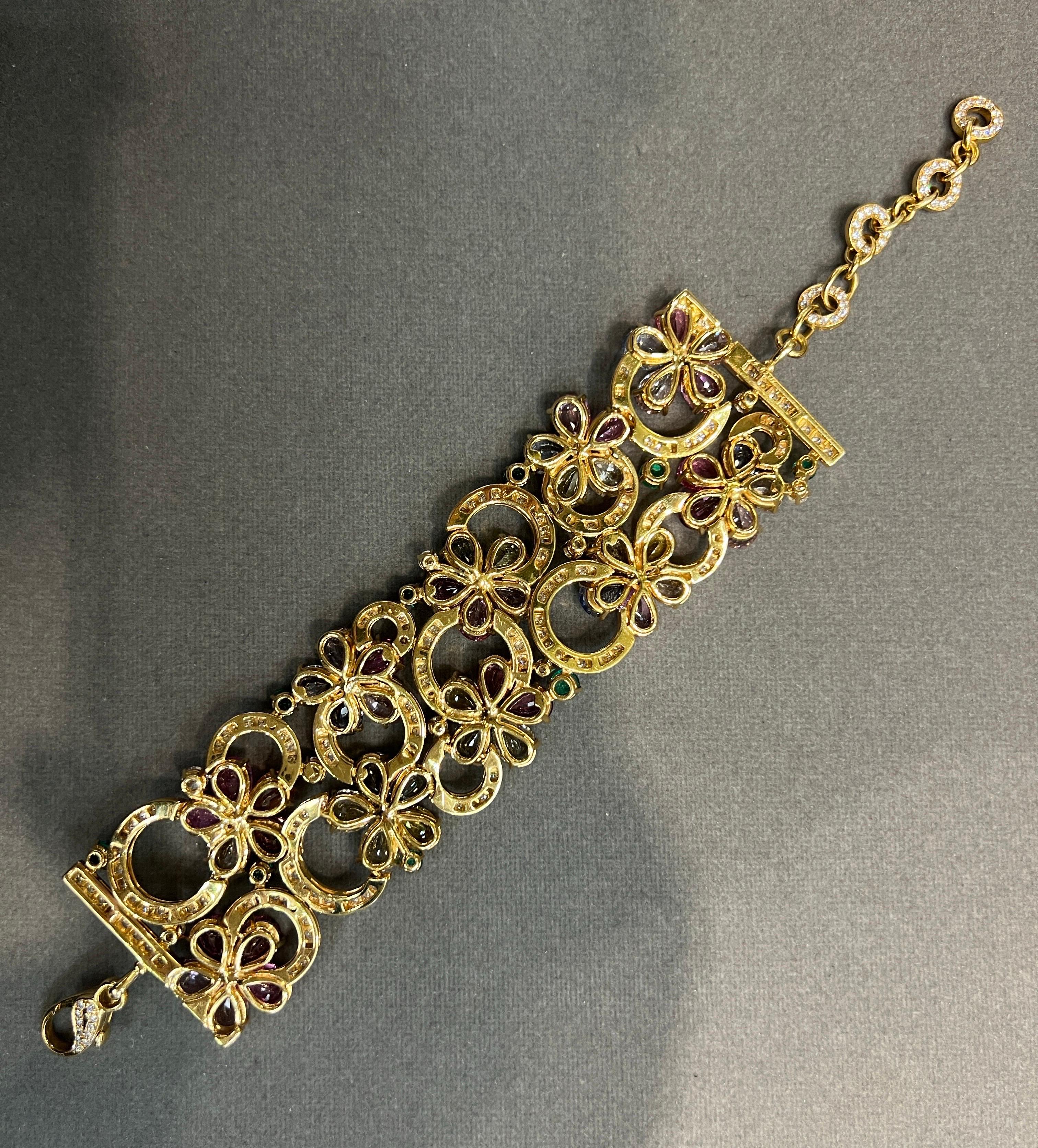 Bvlgari Mehrfarbiges Saphir- und Smaragdarmband im Angebot 5