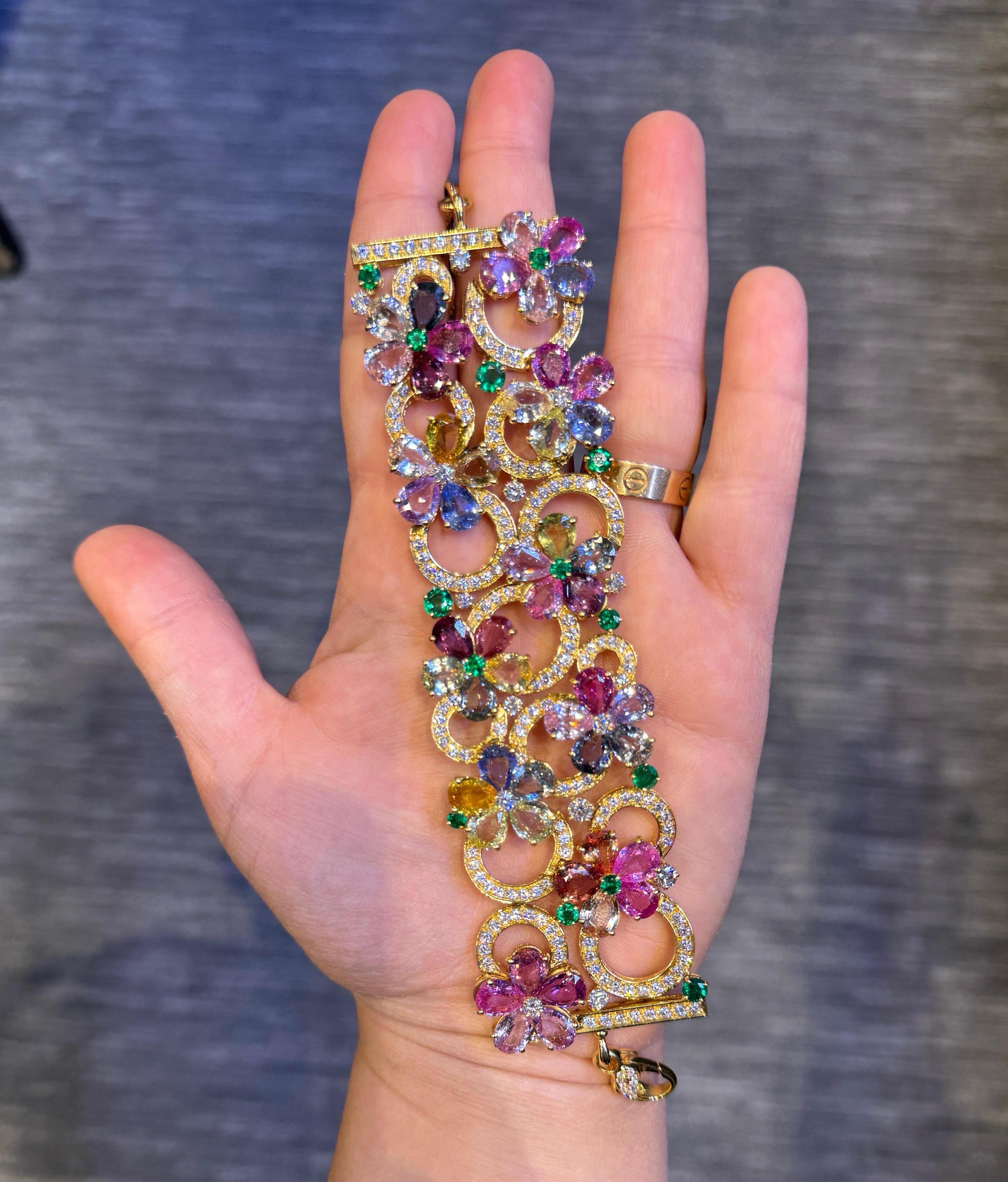 Bvlgari Mehrfarbiges Saphir- und Smaragdarmband (Gemischter Schliff) im Angebot