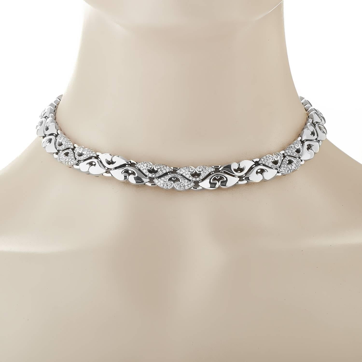 Marvelously shaped links made of gleaming 18K white gold are complemented with a dazzling setting of diamonds weighing in total 2.85 carats to create astonishing décor and produce a luxurious allure in this lustrous necklace from Bvlgari's Nuvole